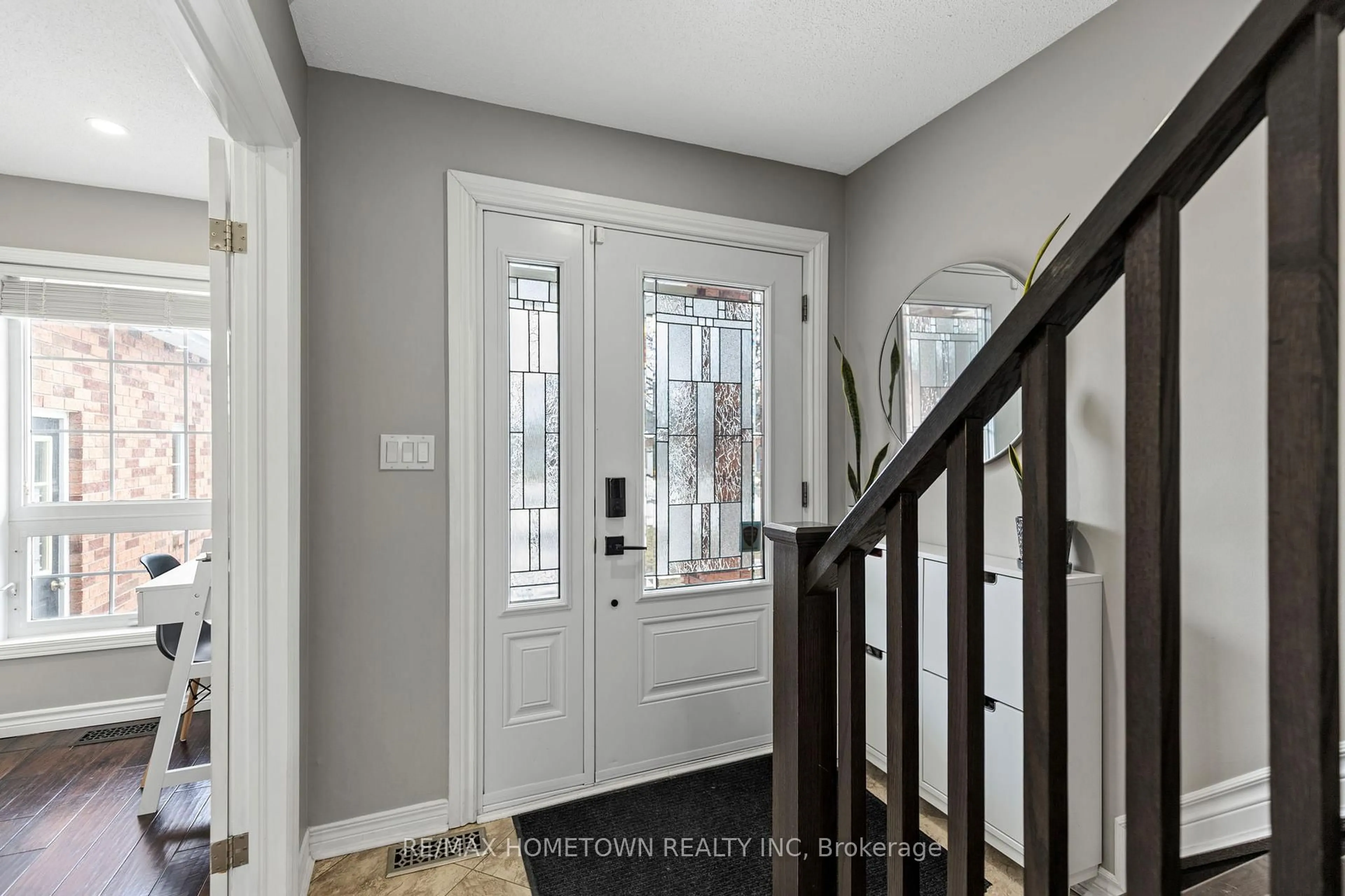 Indoor entryway for 1018 Montrose St, Brockville Ontario K6V 7G1