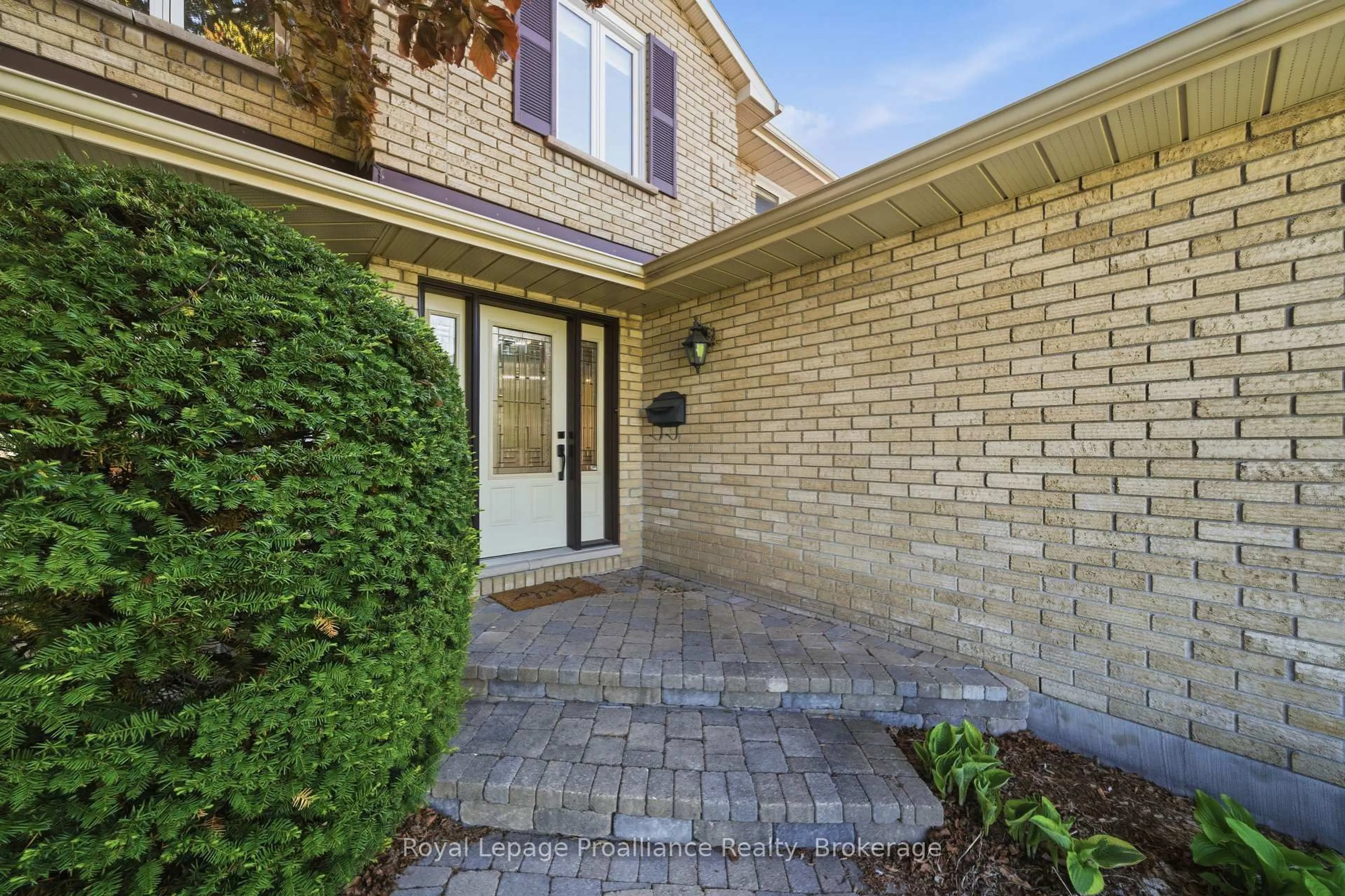 Home with brick exterior material, street for 37 Dungannon Dr, Belleville Ontario K8P 5E7