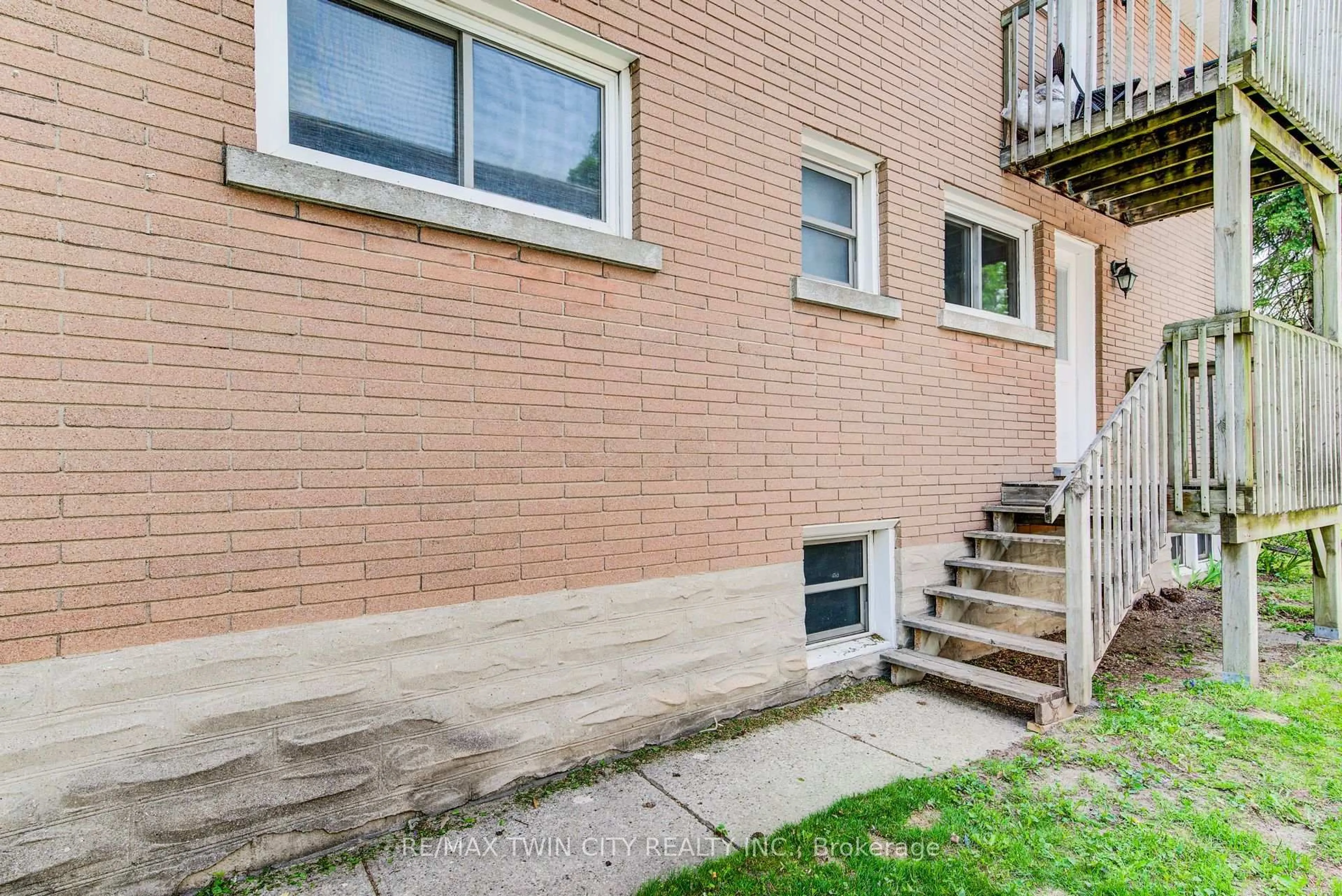 Patio, street for 71 Brandon Ave, Kitchener Ontario N2M 2J2