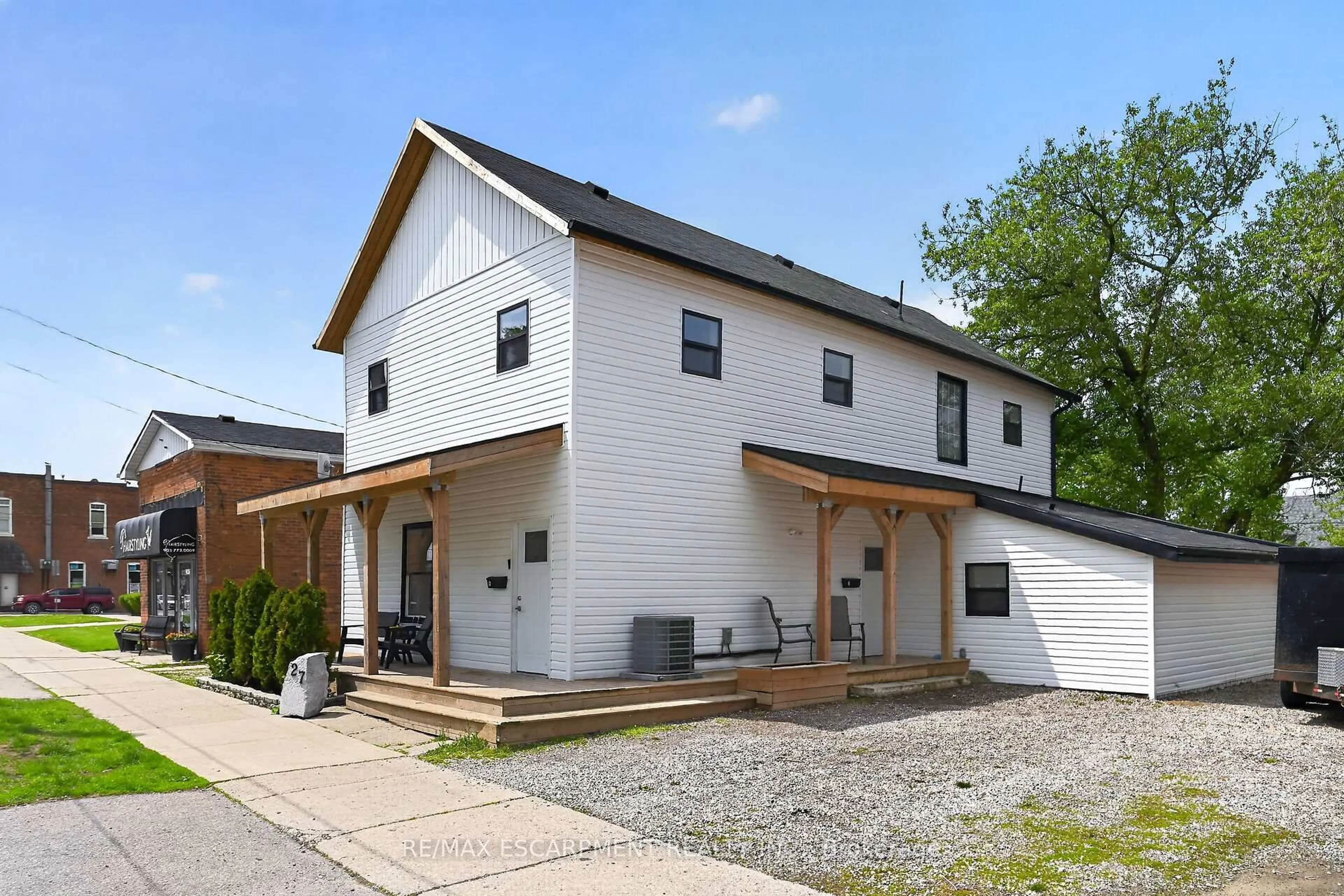 Home with brick exterior material, street for 27 CAYUGA St, Haldimand Ontario N0A 1E0