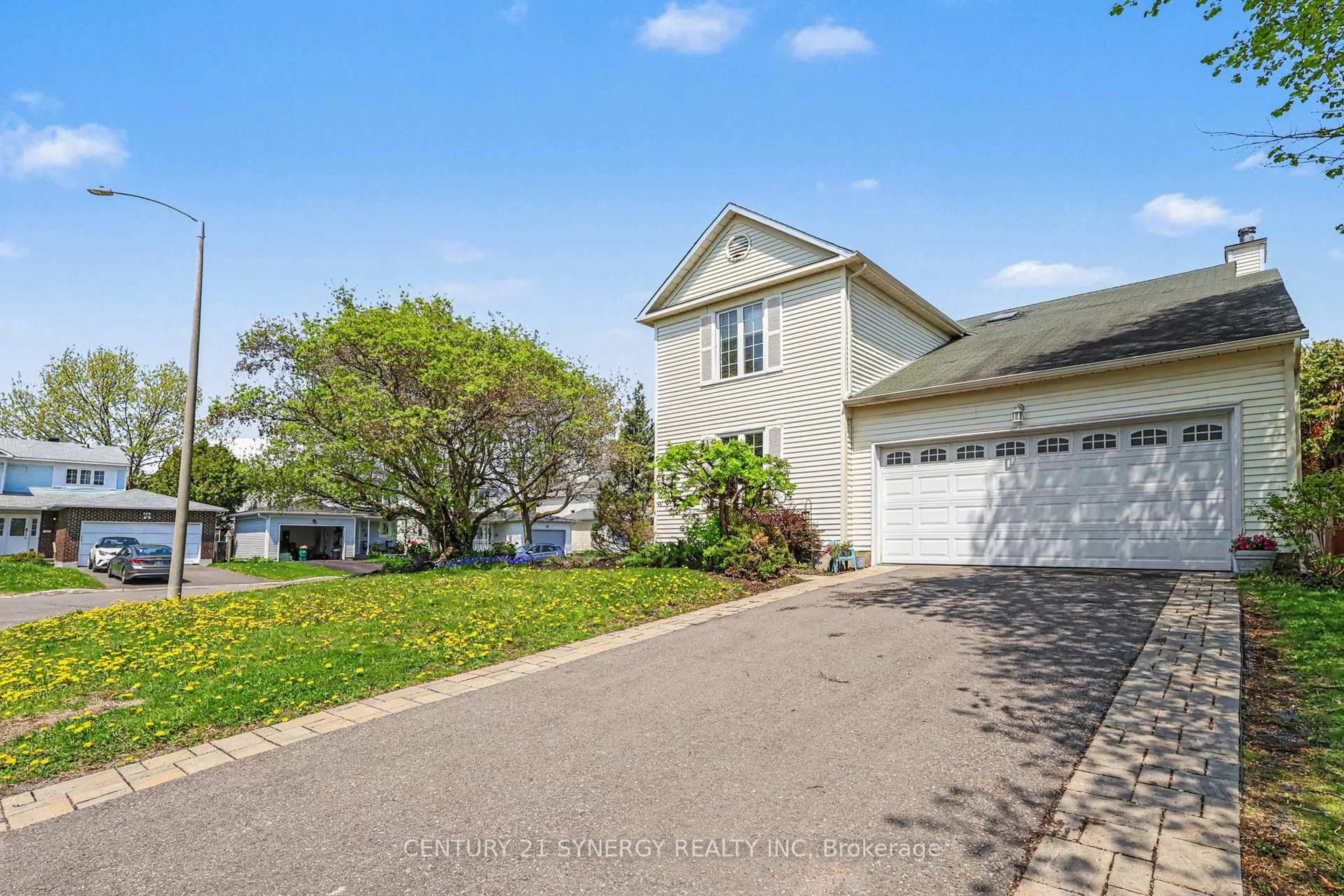 A pic from outside/outdoor area/front of a property/back of a property/a pic from drone, street for 277 MCEACHERN Cres, Orleans Ontario K2E 3K7