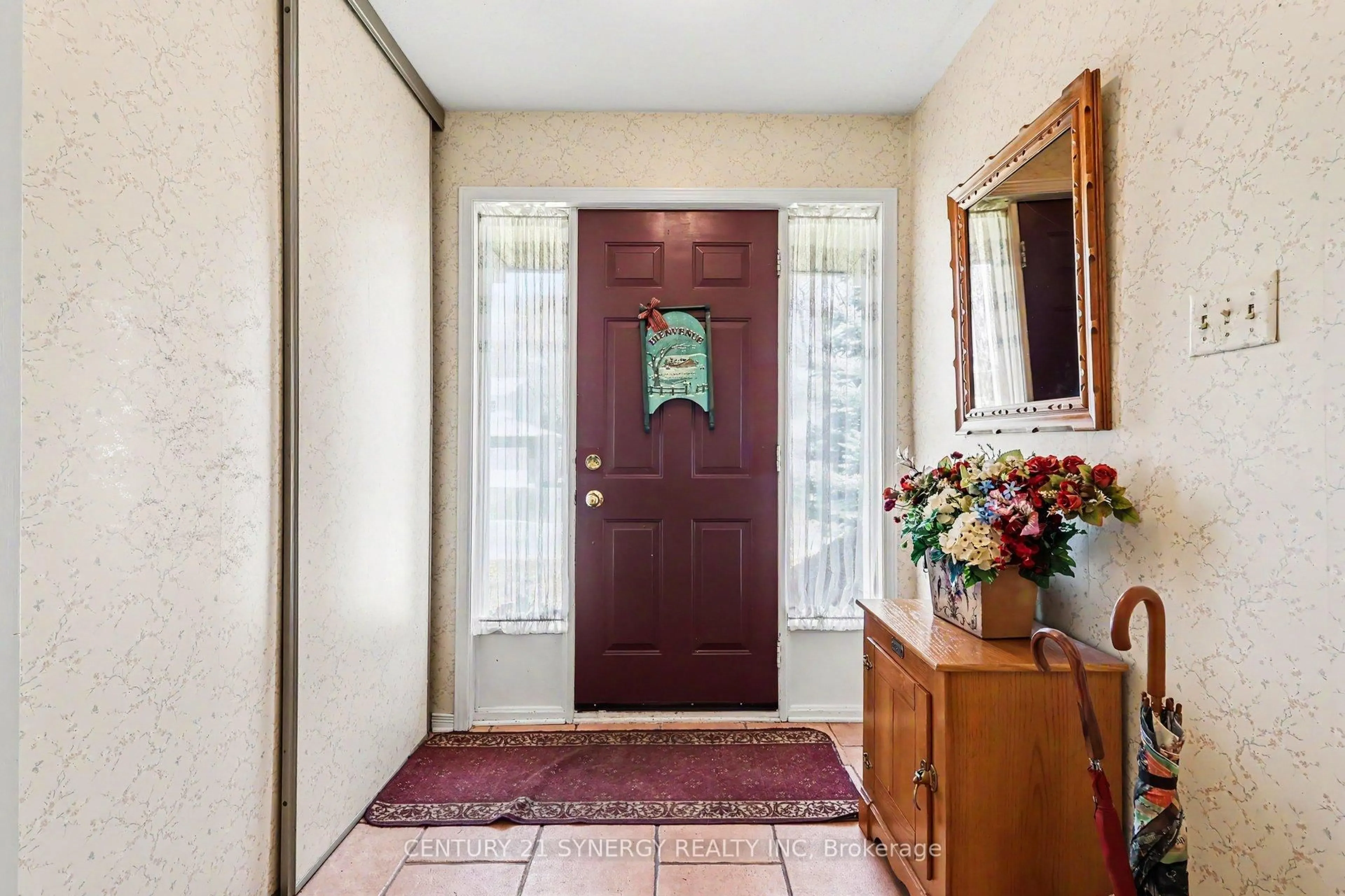 Indoor entryway for 277 MCEACHERN Cres, Orleans Ontario K2E 3K7
