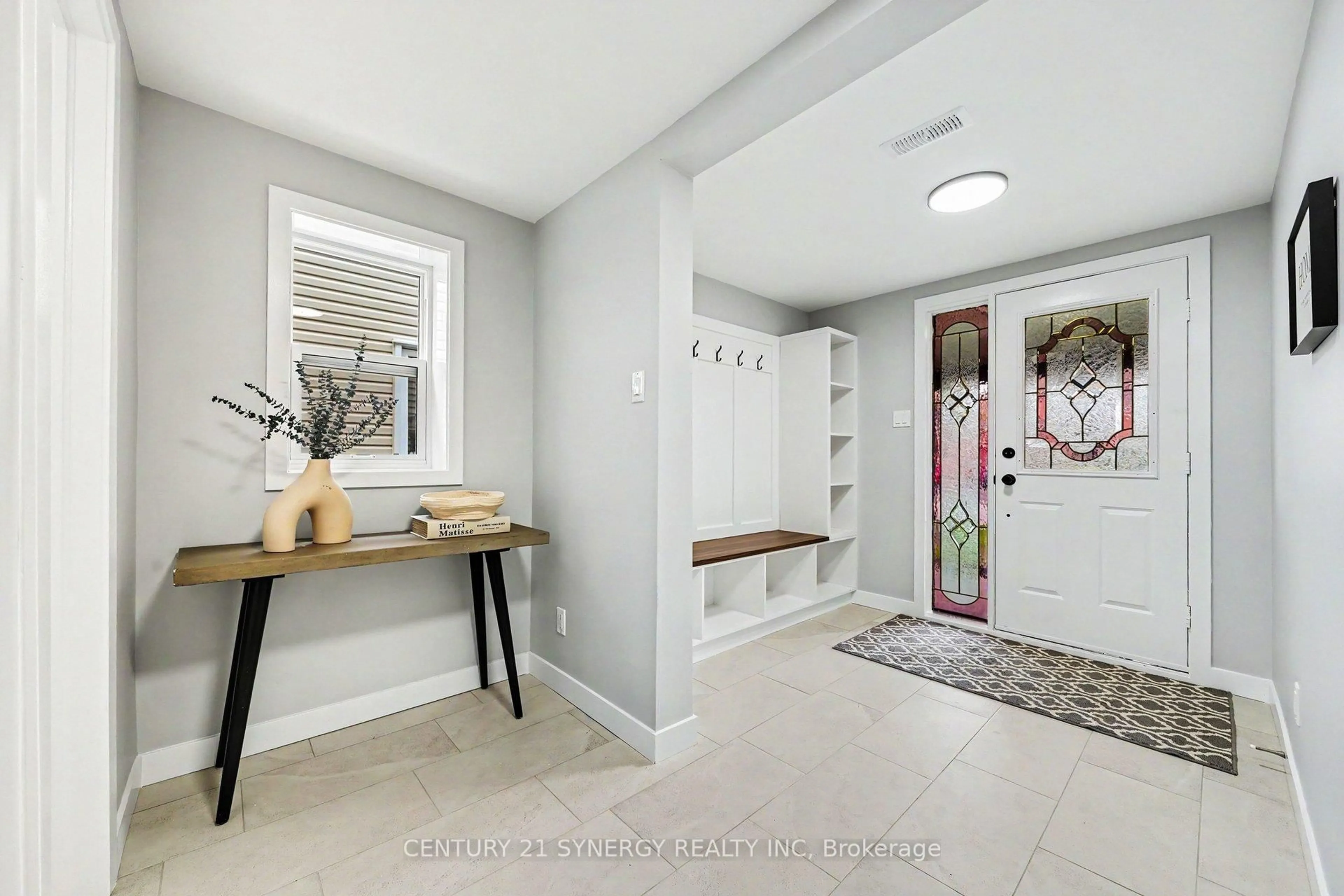 Indoor entryway for 31 Willow Glen Dr, Ottawa Ontario K2M 1K8