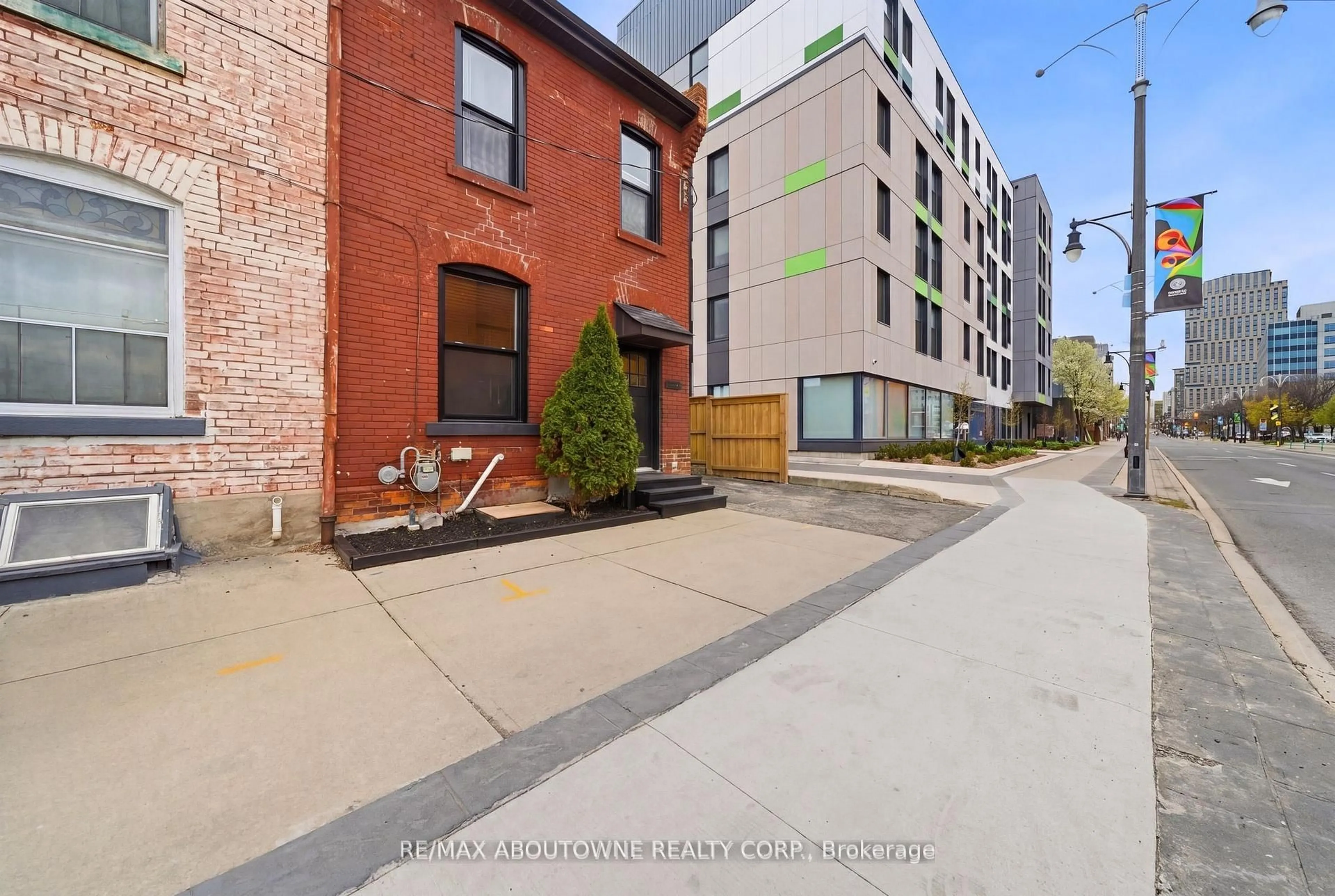Patio, street for 116 Bay St, Hamilton Ontario L8R 2P4