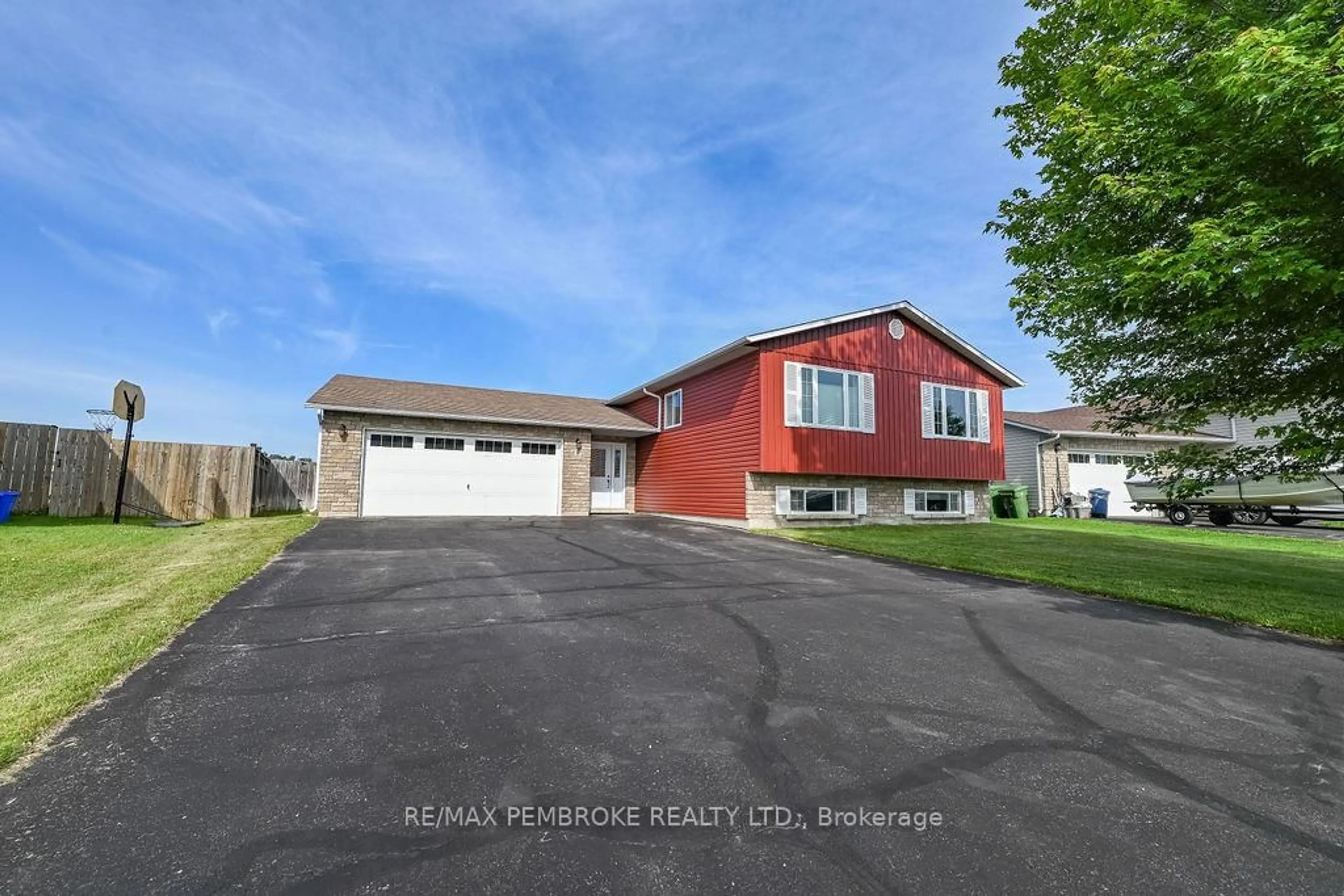 Home with vinyl exterior material, street for 8 Greenvale Cres, Petawawa Ontario K8H 3S2