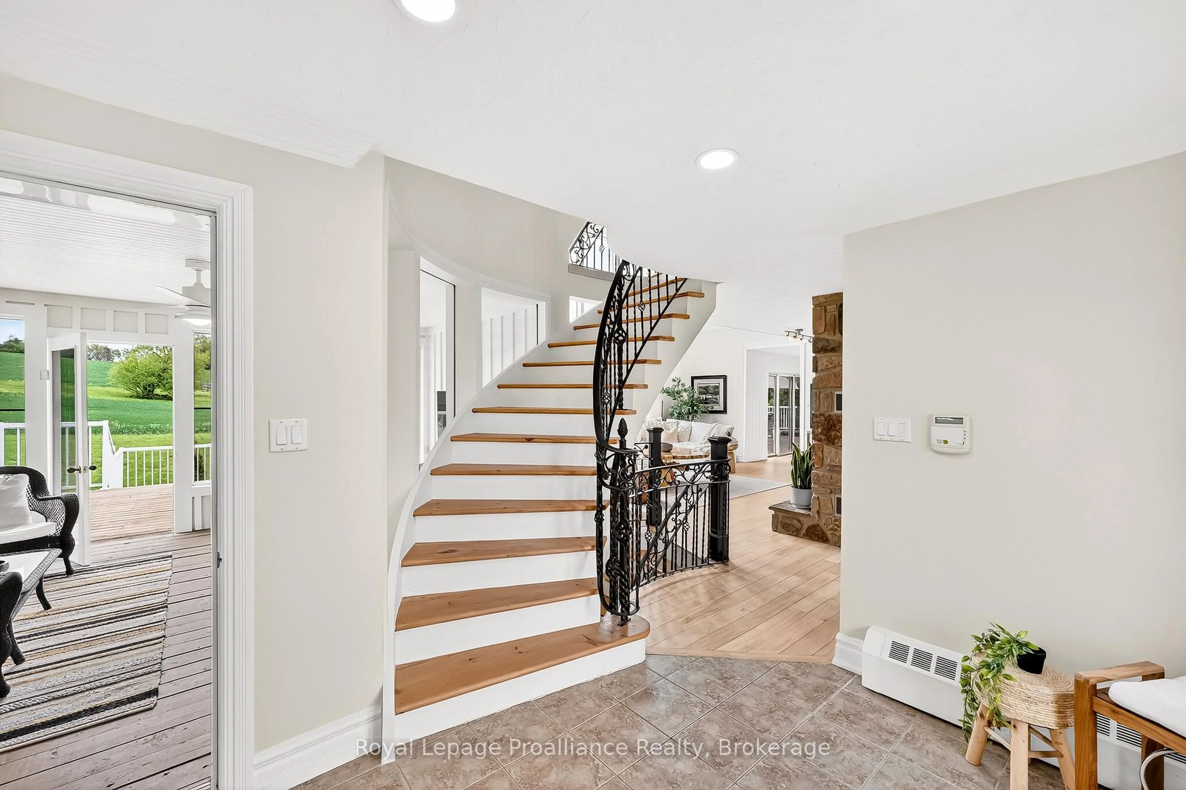 Indoor entryway for 439 Oak Lake Rd, Stirling Ontario K0K 3E0