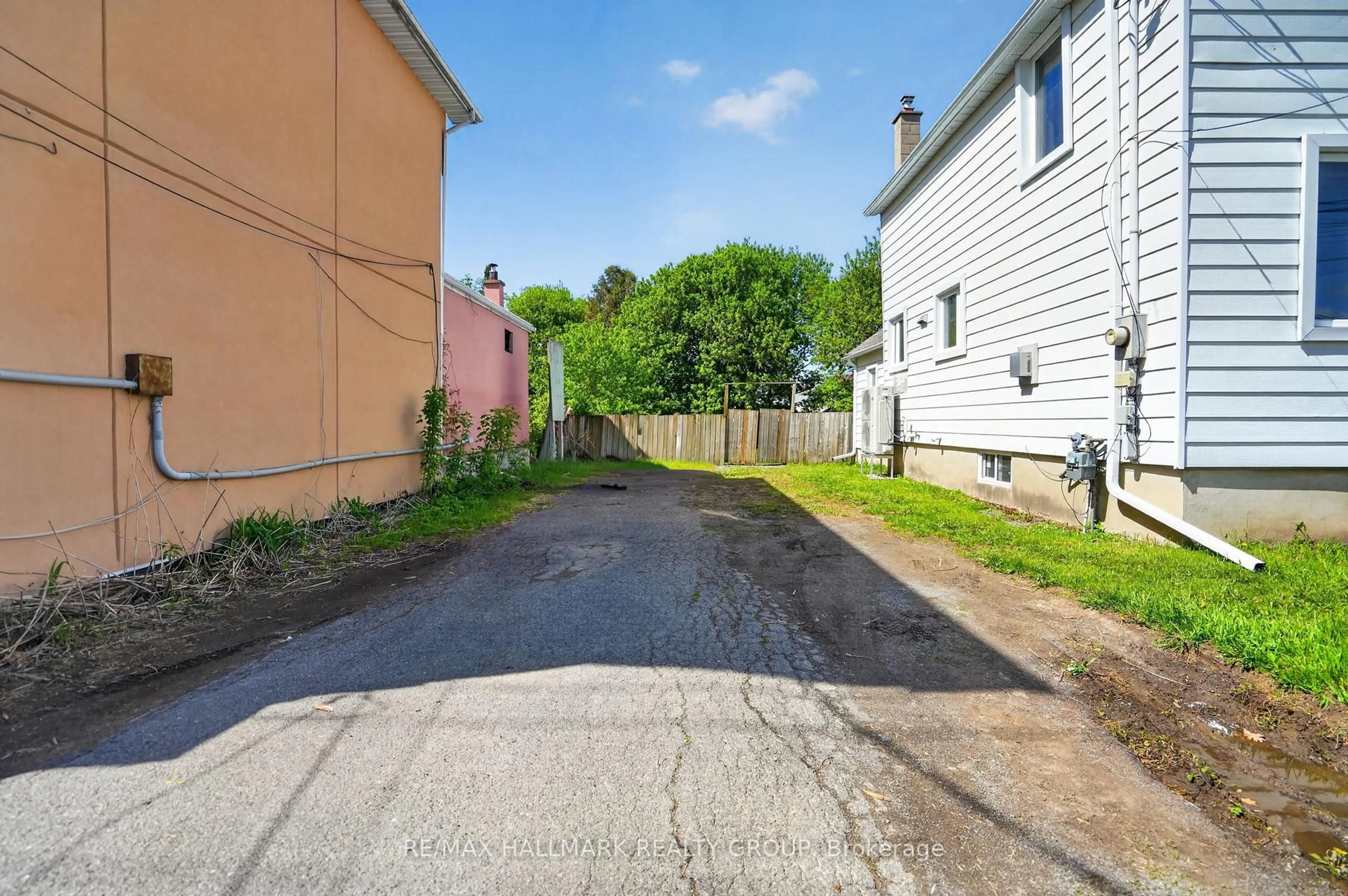 A pic from outside/outdoor area/front of a property/back of a property/a pic from drone, street for 3516 Mcbean St, Richmond Ontario K0A 2Z0