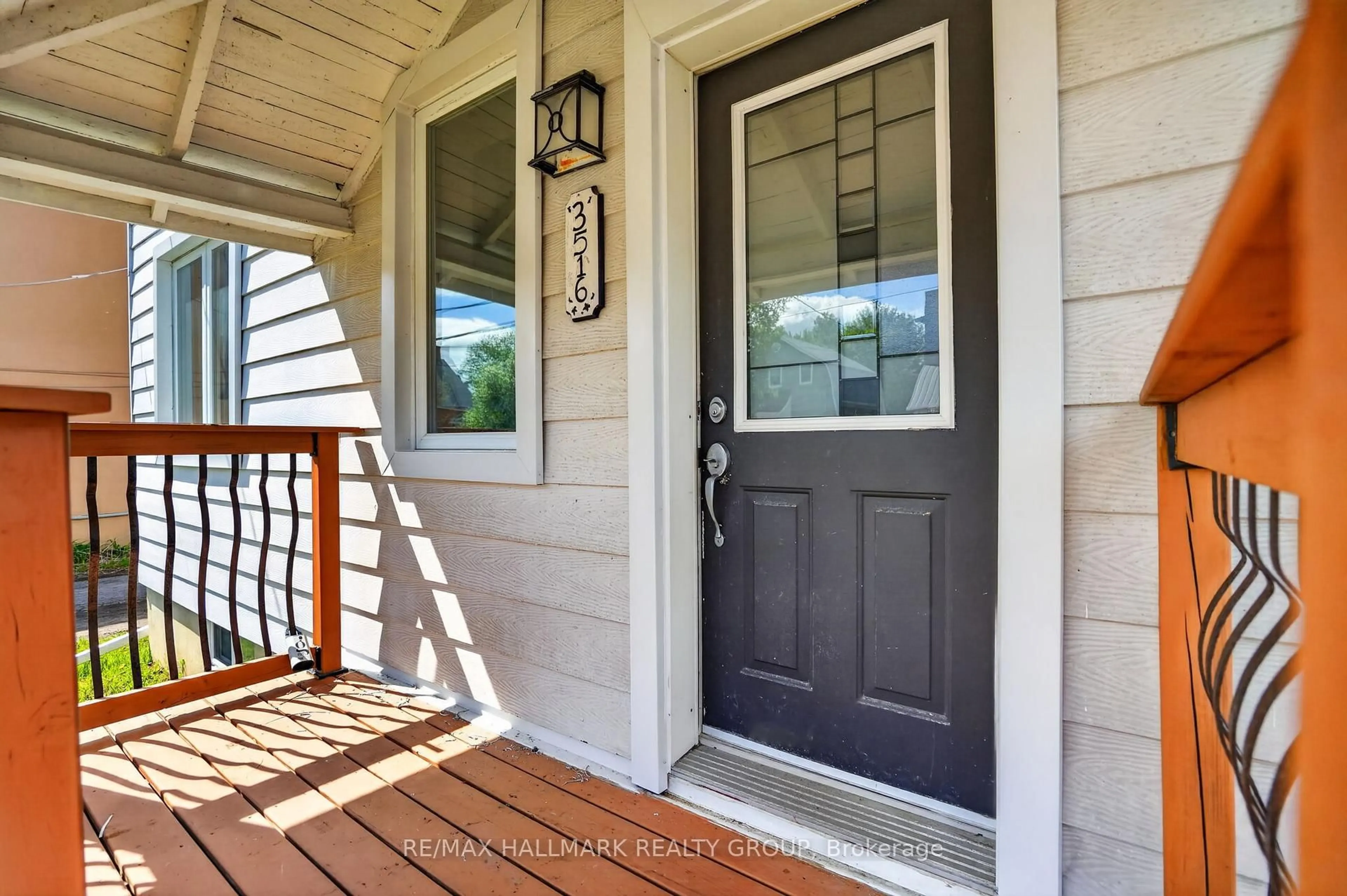 Indoor entryway for 3516 Mcbean St, Richmond Ontario K0A 2Z0