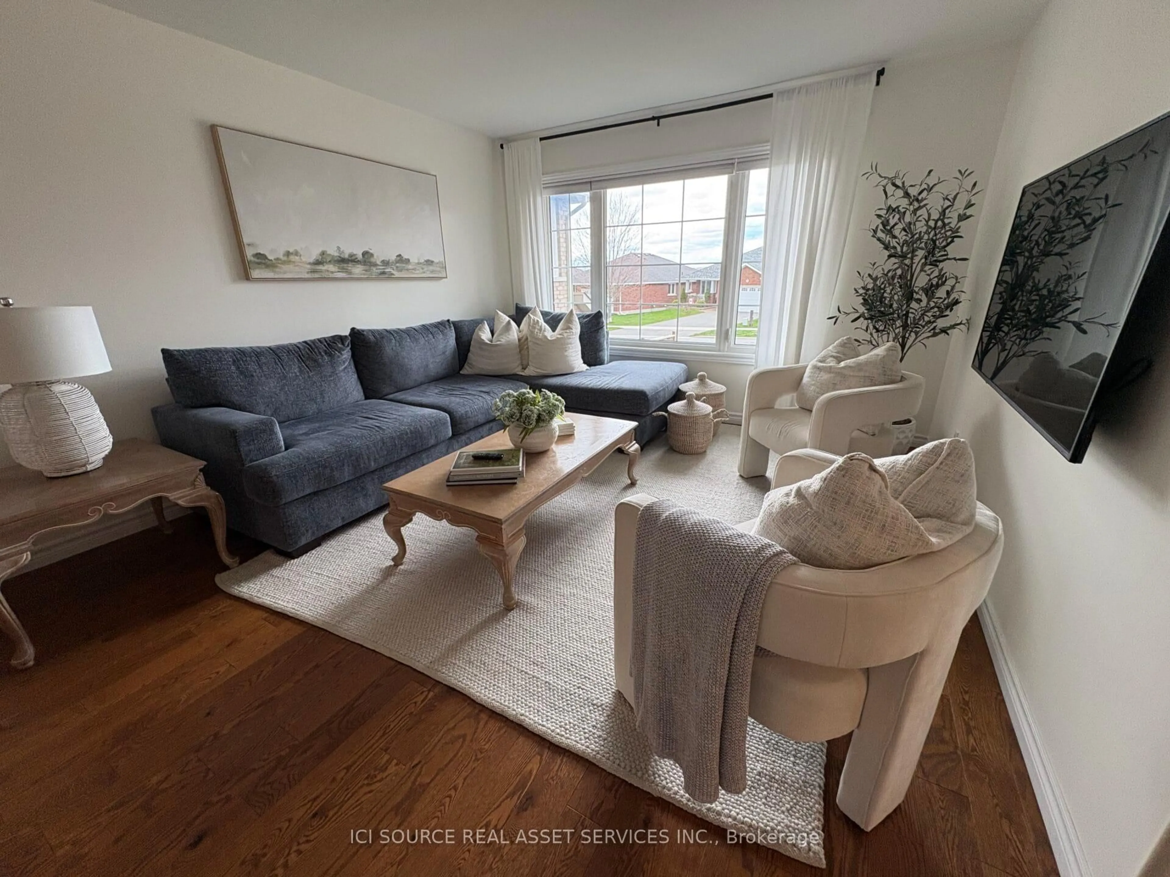 Living room with furniture, unknown for 401 Bianco Cres, Peterborough Ontario K9K 0A3