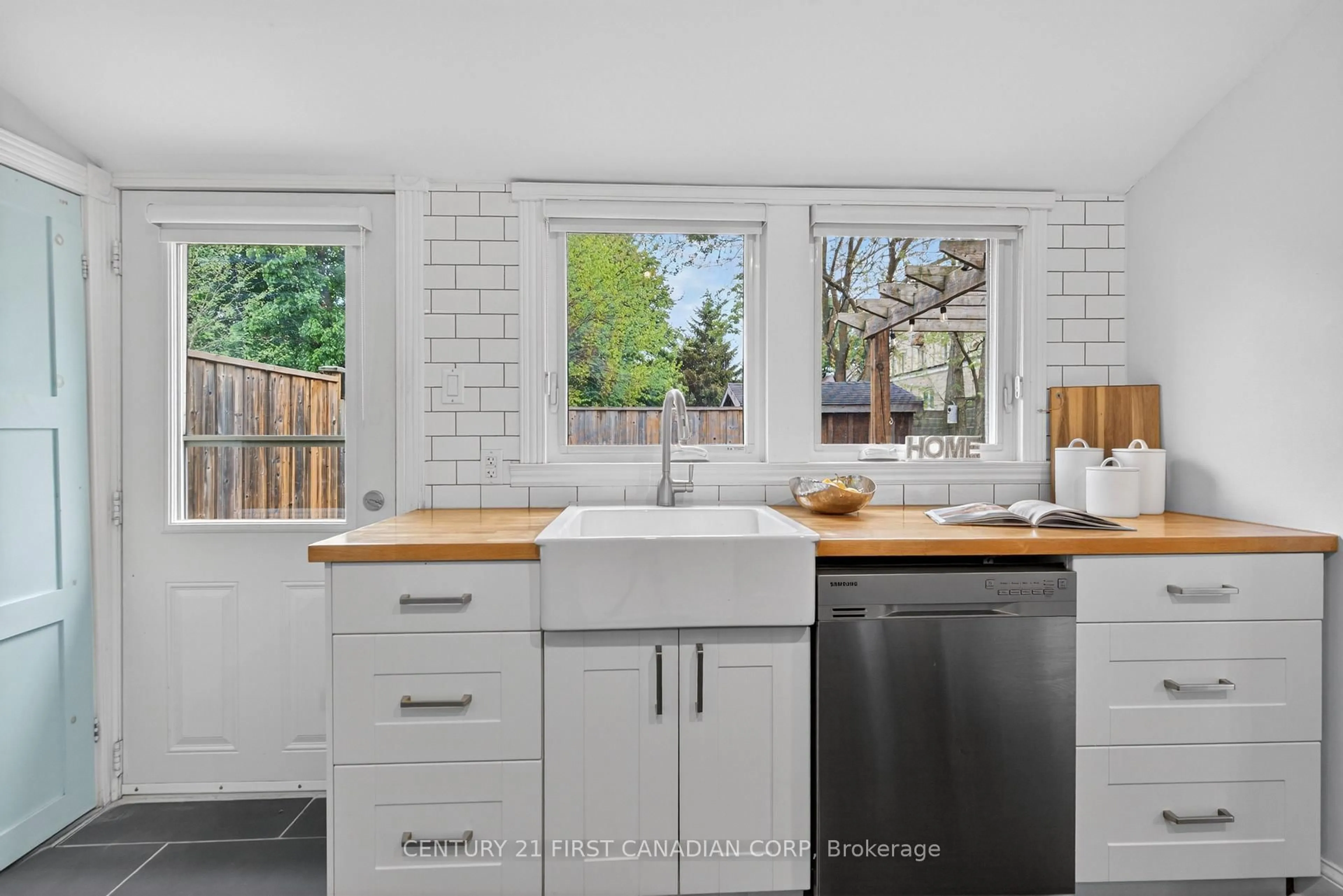 Open concept kitchen, ceramic/tile floor for 95 ASKIN St, London South Ontario N6C 1E7