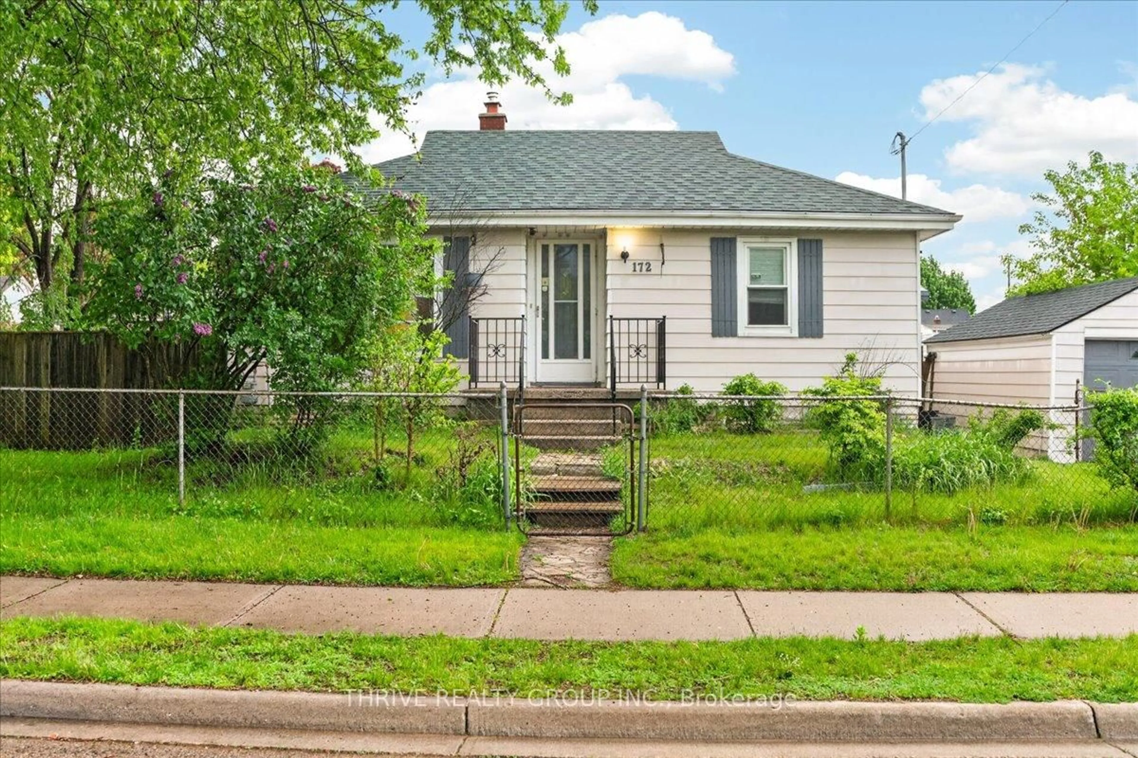 Home with vinyl exterior material, street for 172 Gammage St, London East Ontario N5Y 2B3