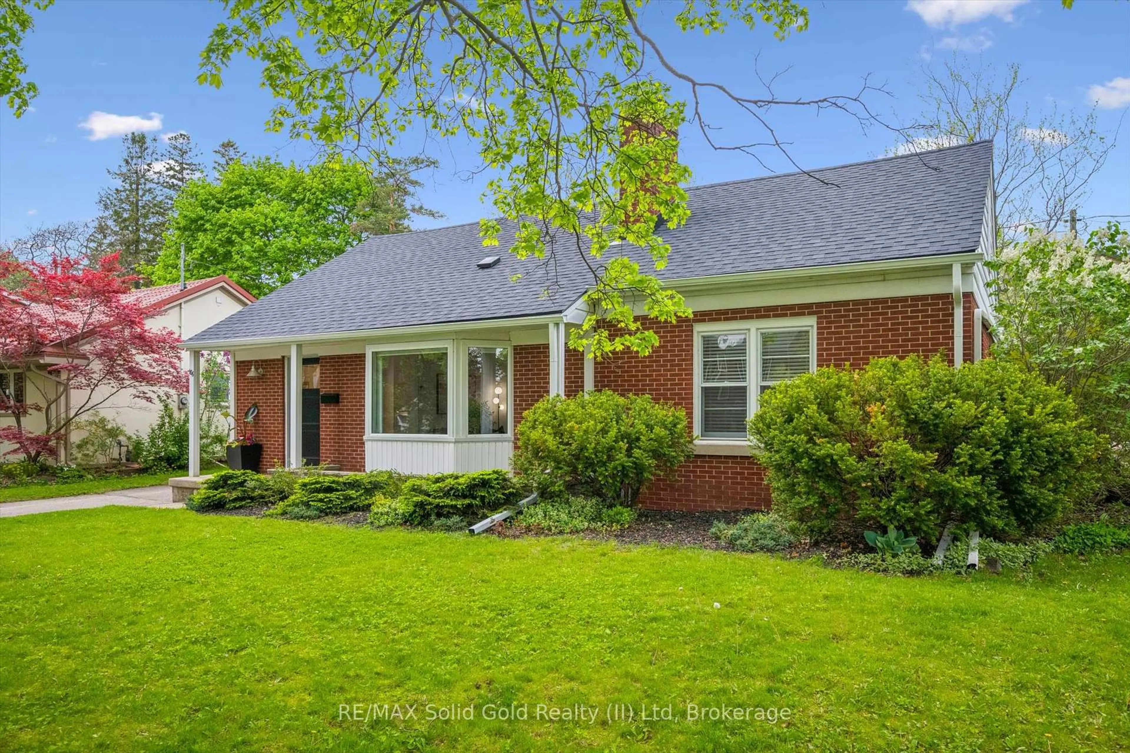 Home with brick exterior material, street for 186 Forsyth Dr, Waterloo Ontario N2L 1A2
