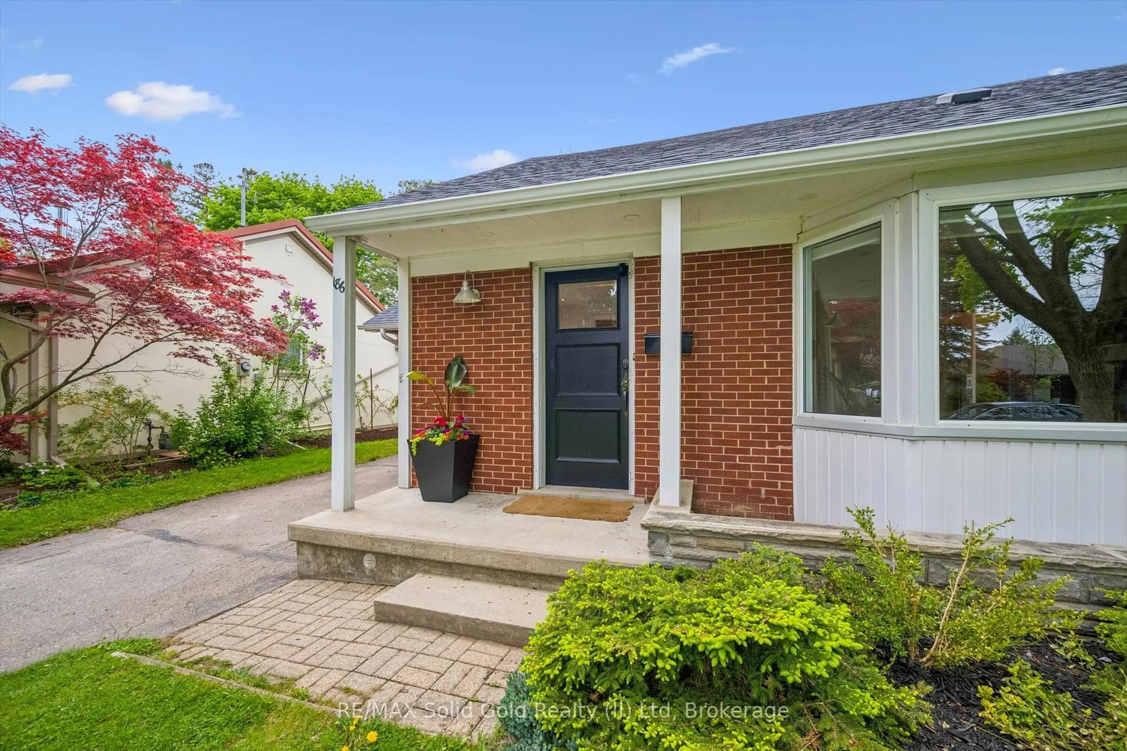Home with brick exterior material, street for 186 Forsyth Dr, Waterloo Ontario N2L 1A2
