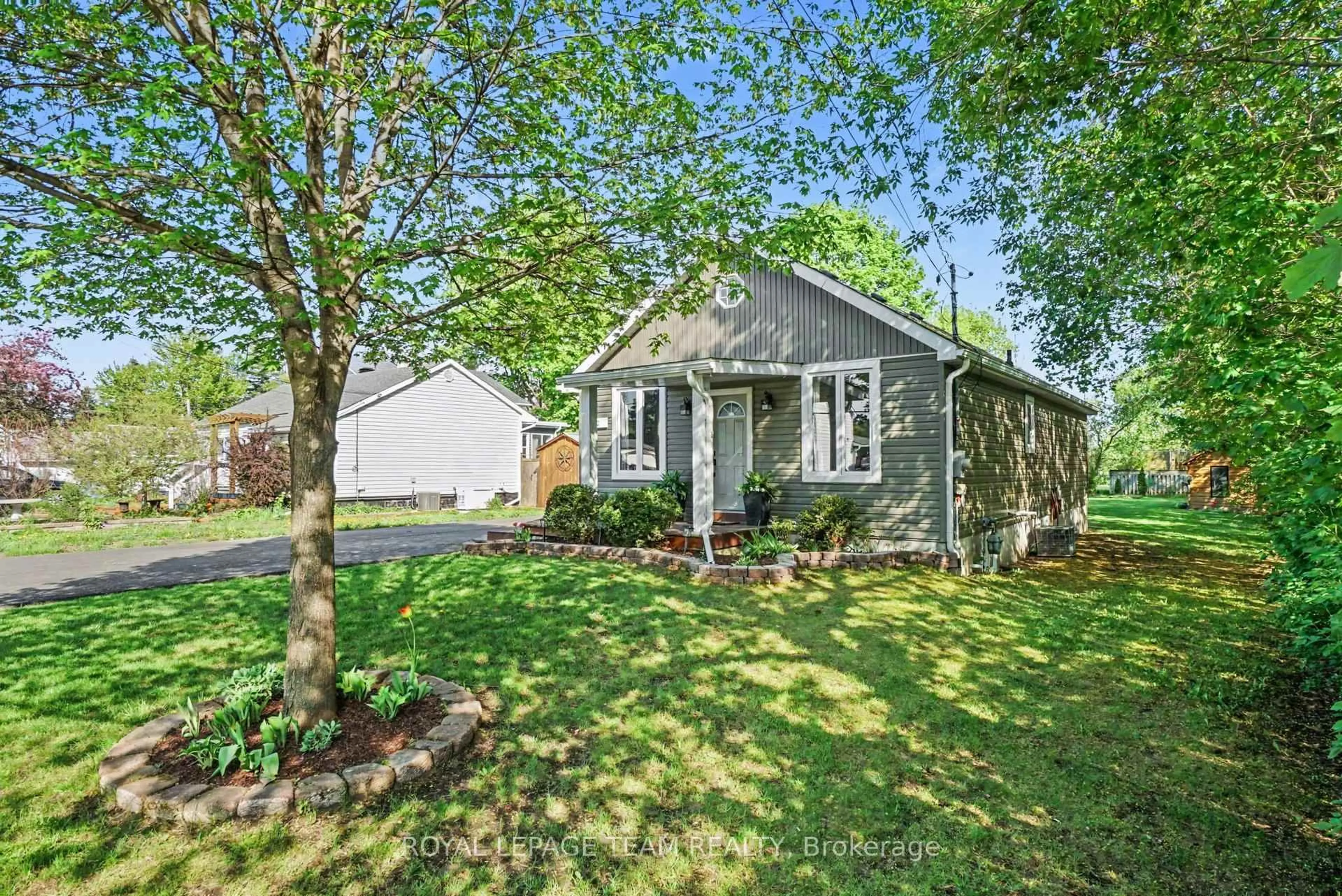 A pic from outside/outdoor area/front of a property/back of a property/a pic from drone, street for 102 Strachan St, Richmond Ontario K0A 2Z0