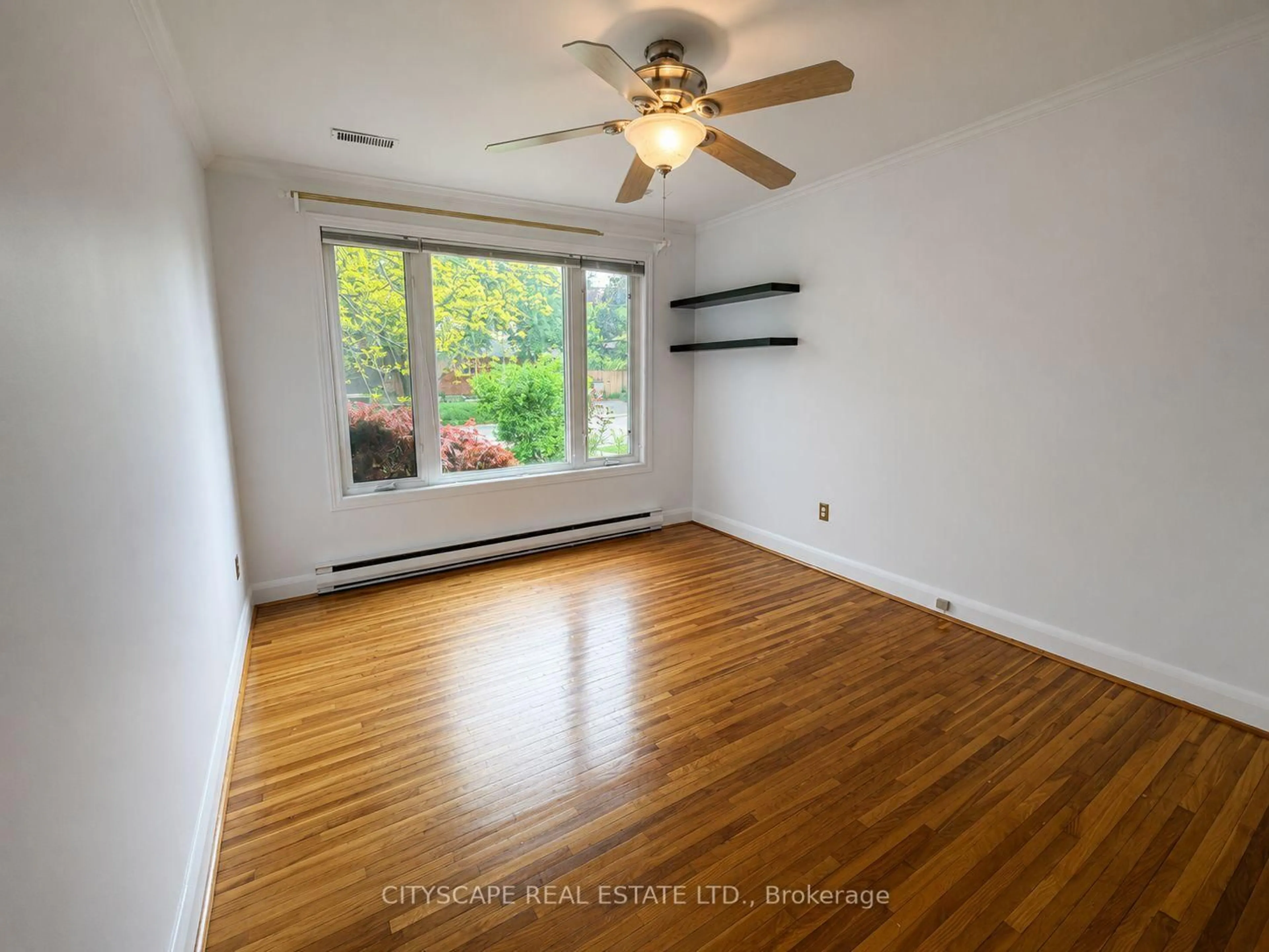 A pic of a room for 17 Rita St, Hamilton Ontario L9H 4S1