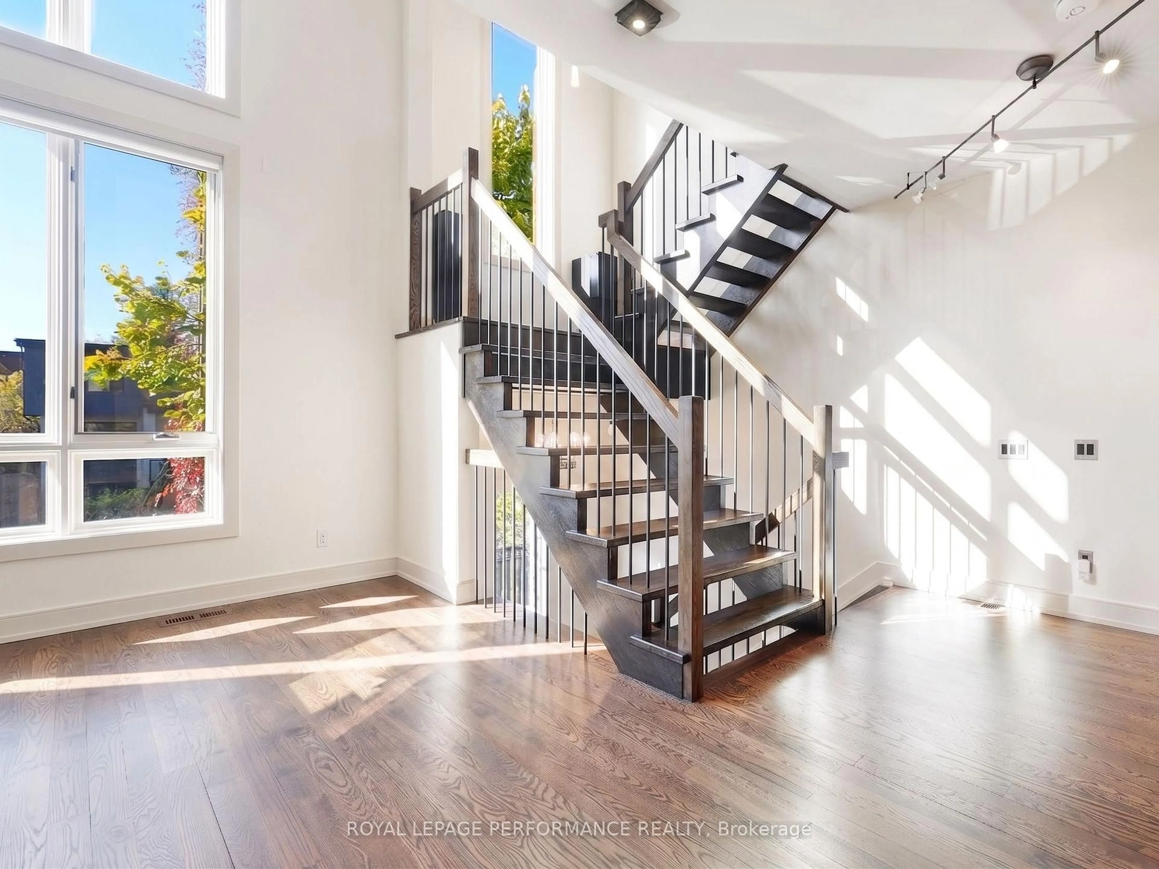 Stairs for 805 Kingsmere Ave, Ottawa Ontario K2A 3J8