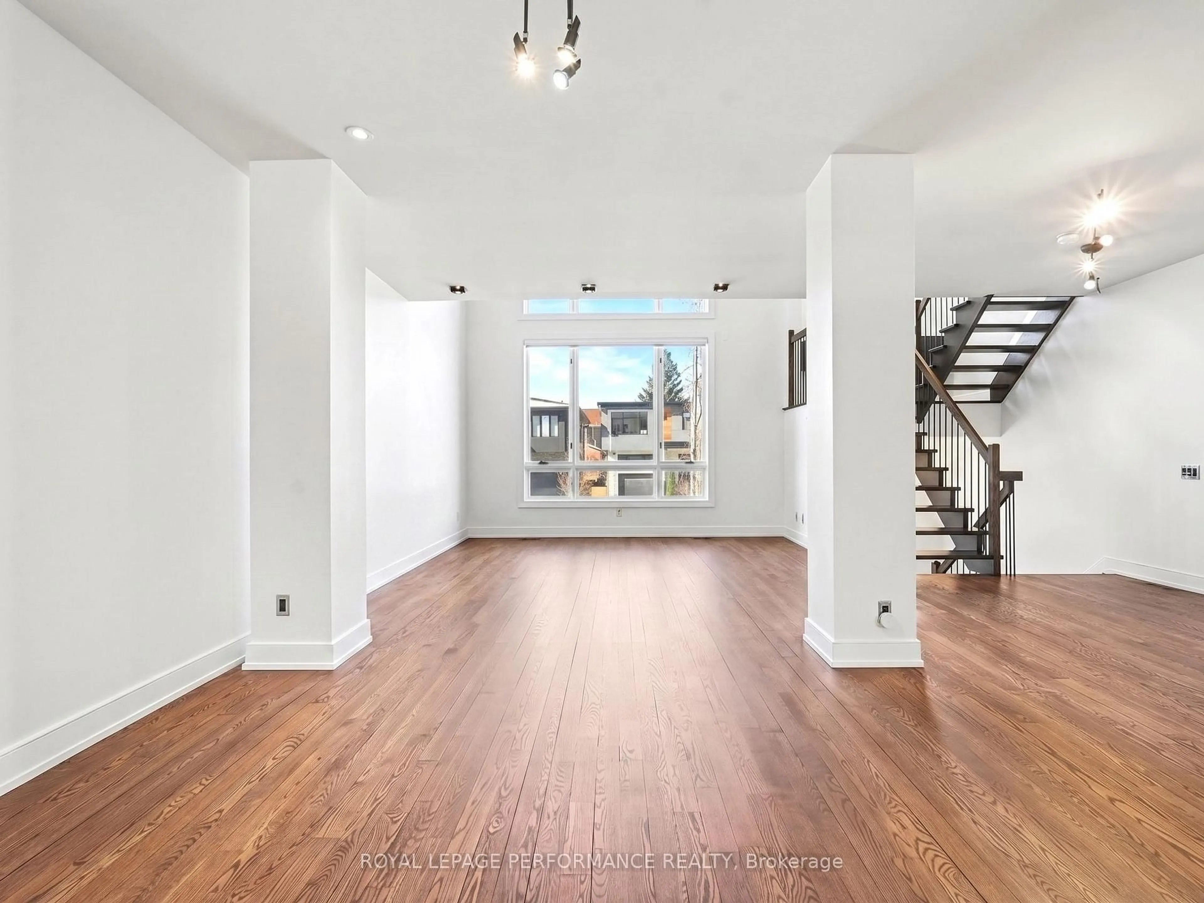 Unknown for 805 Kingsmere Ave, Ottawa Ontario K2A 3J8