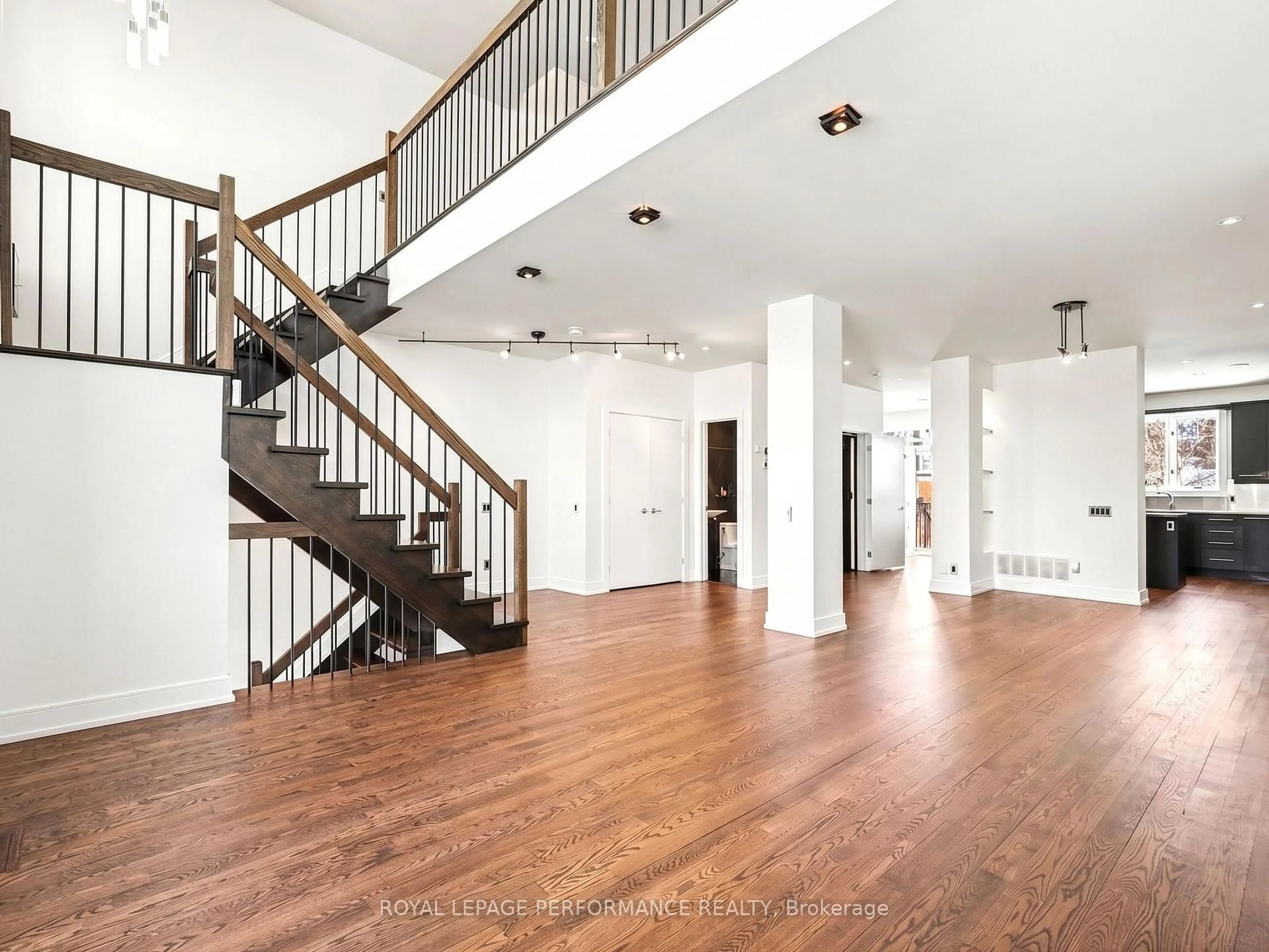 Indoor foyer for 805 Kingsmere Ave, Ottawa Ontario K2A 3J8