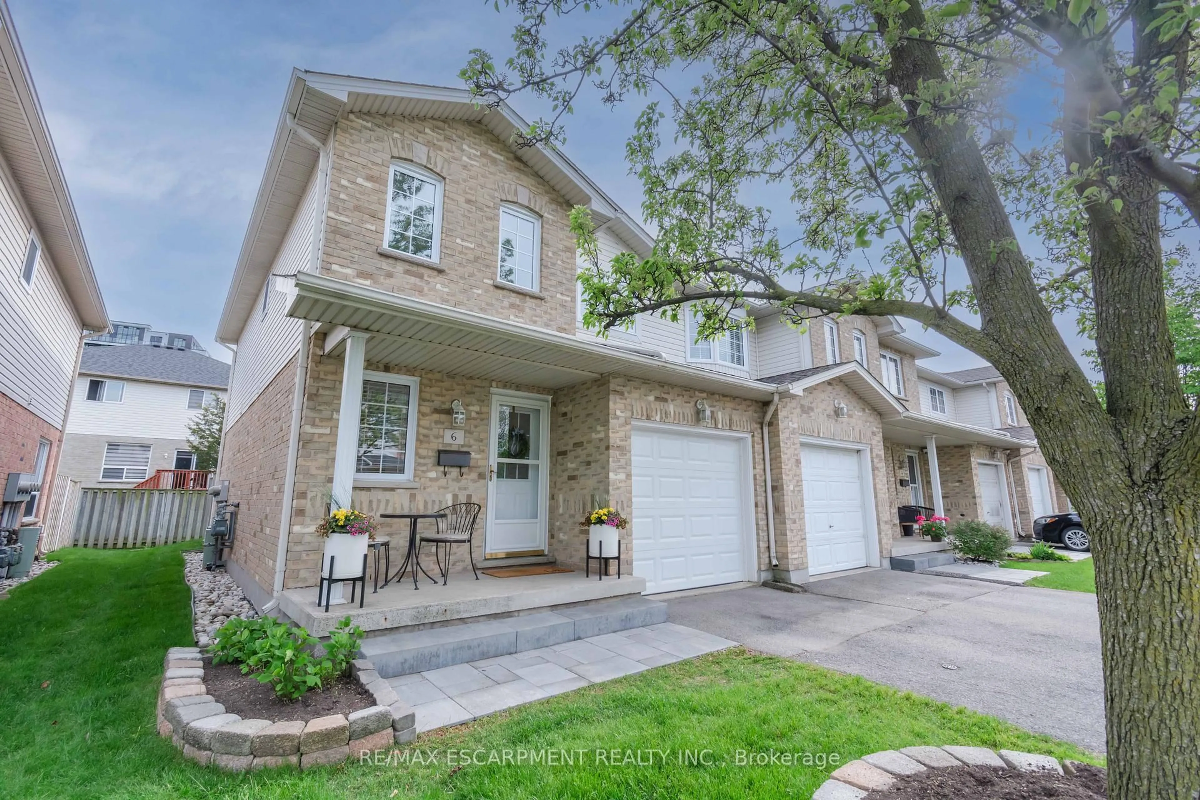 Home with brick exterior material, street for 485 Green Rd #6, Hamilton Ontario L8E 6A7