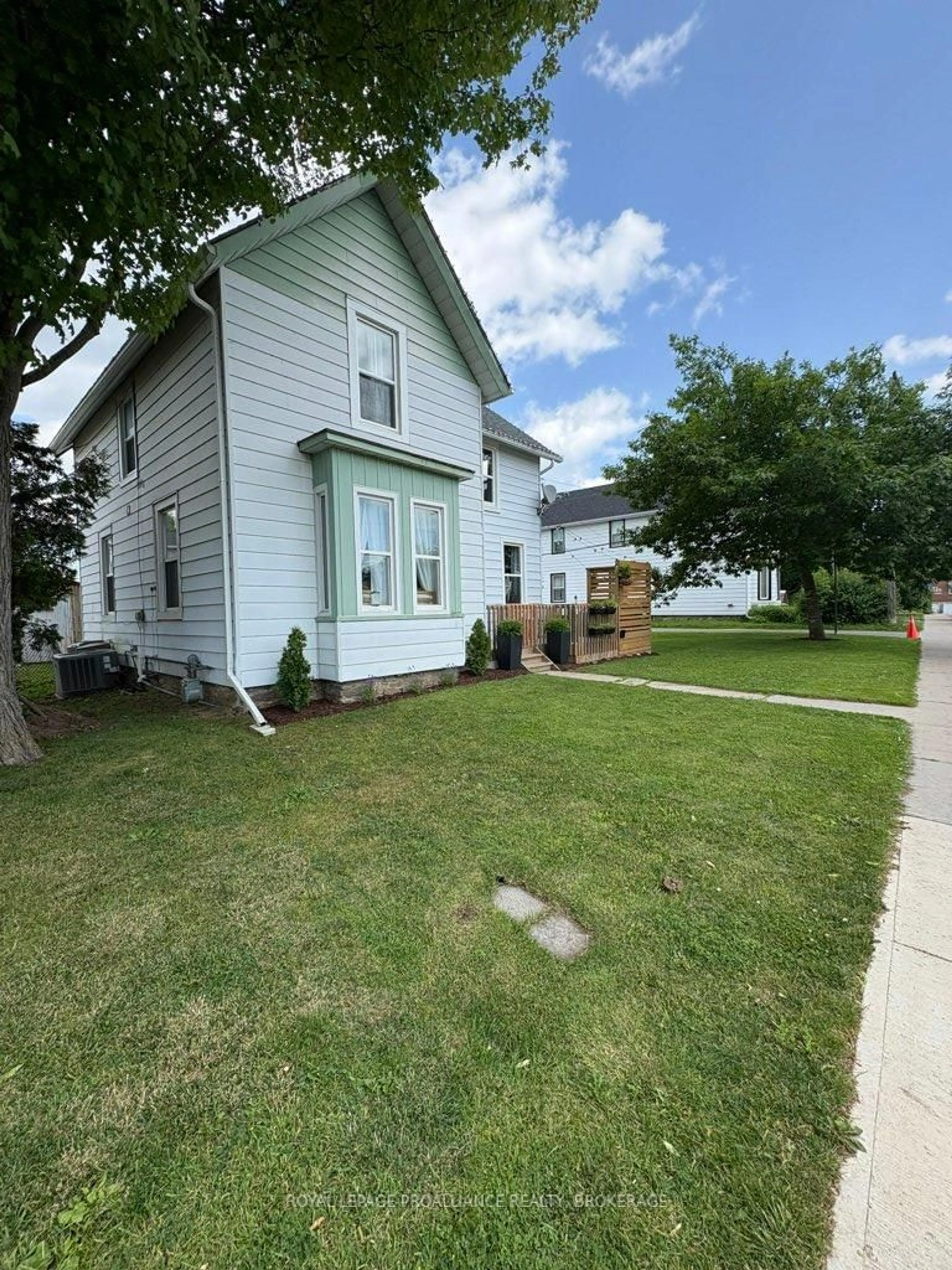 A pic from outside/outdoor area/front of a property/back of a property/a pic from drone, street for 151 Adelaide St, Gananoque Ontario K7G 2B7