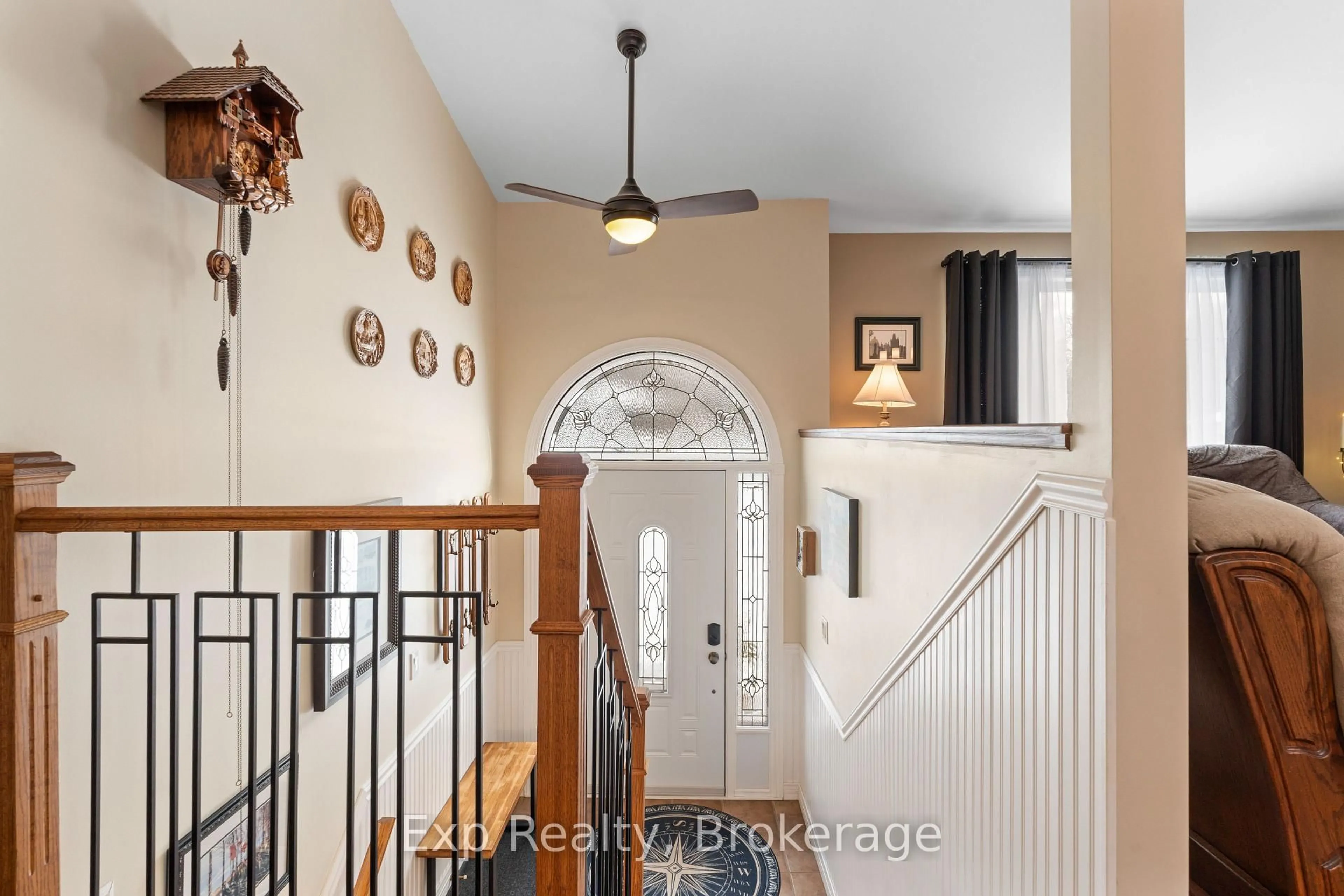 Indoor entryway for 72 Glenburnie Rd, Ingleside Ontario K8V 5P4