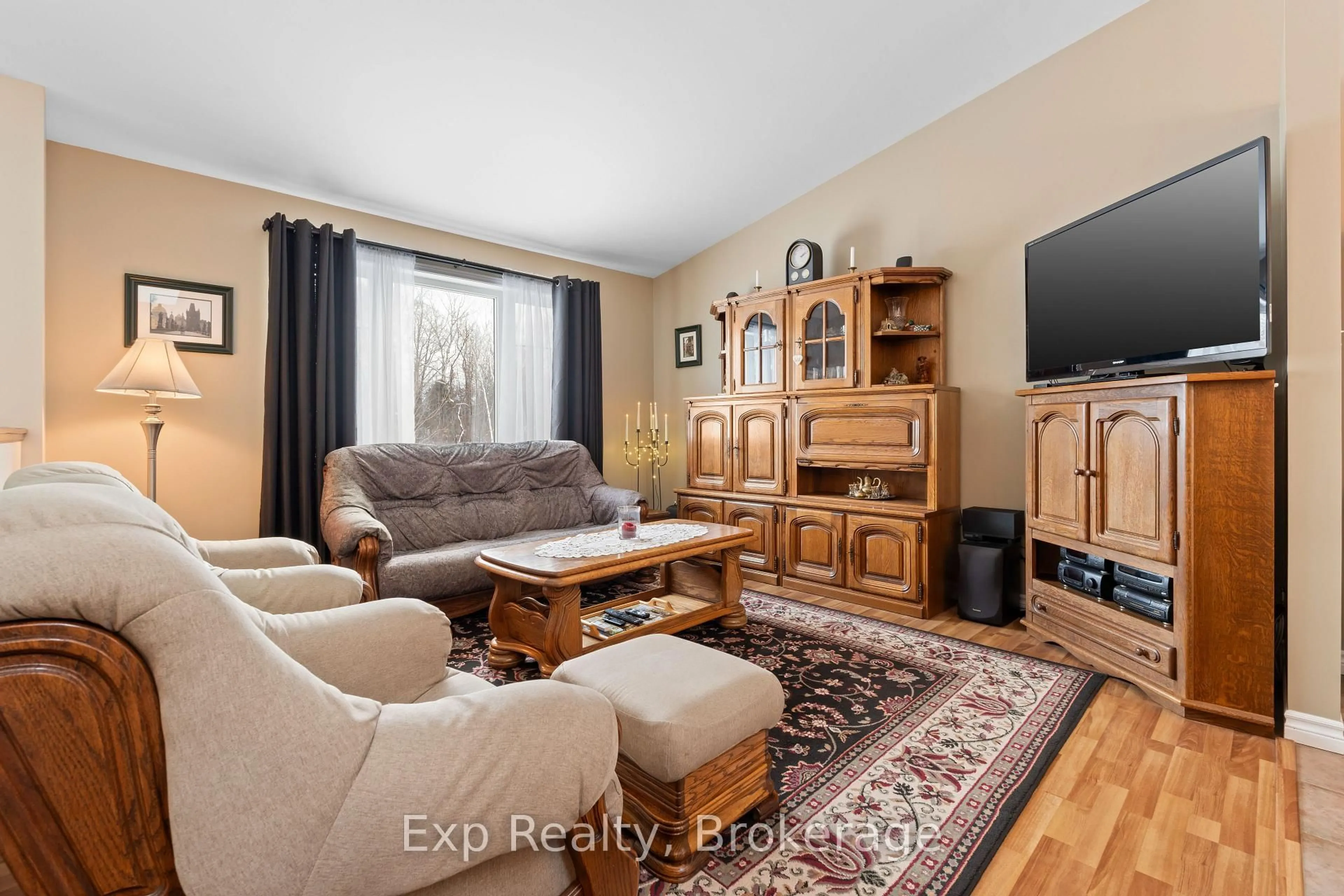 Living room with furniture, unknown for 72 Glenburnie Rd, Ingleside Ontario K8V 5P4