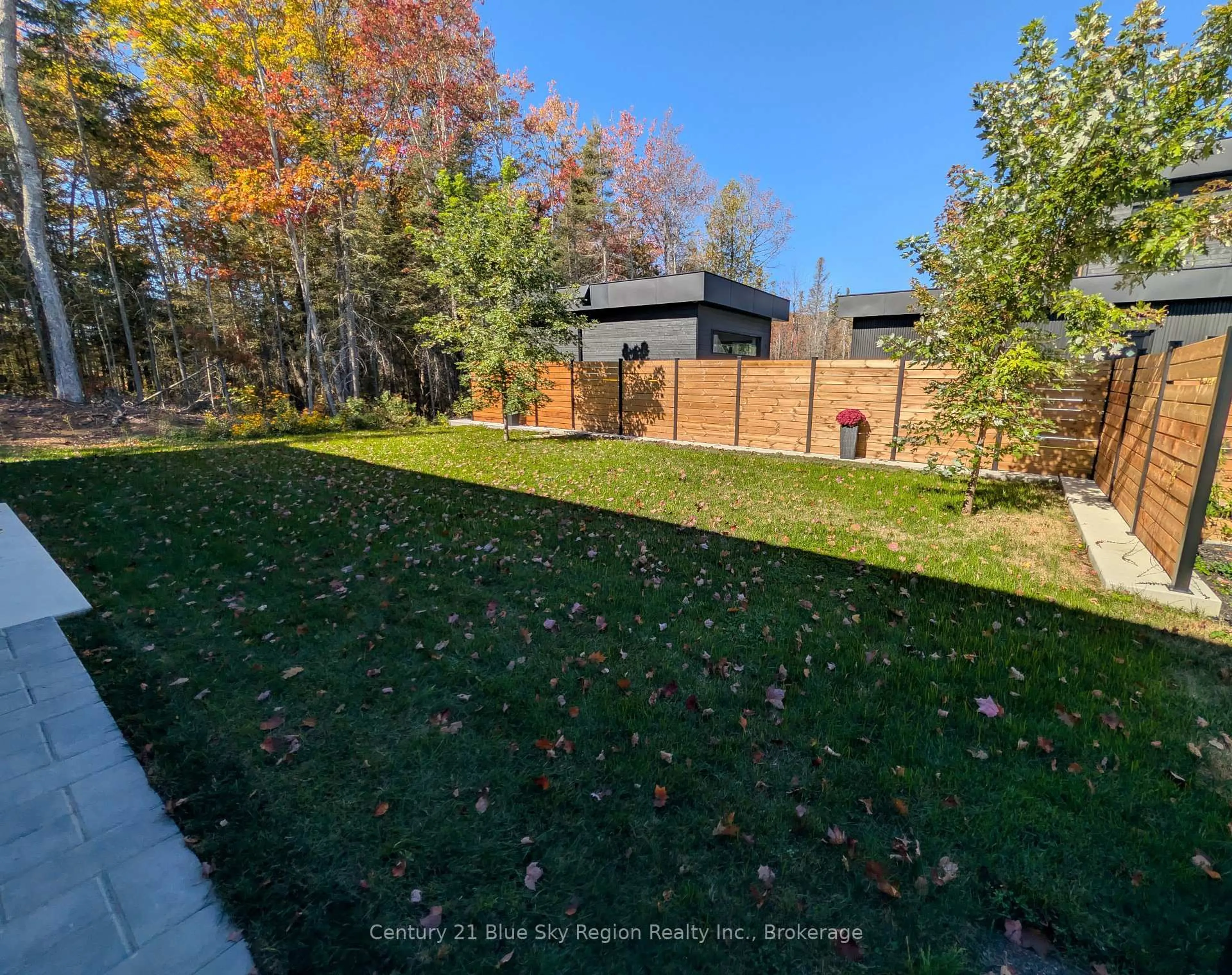 A pic from outside/outdoor area/front of a property/back of a property/a pic from drone, unknown for 160 Sugarbush St, North Bay Ontario P1C 1M8