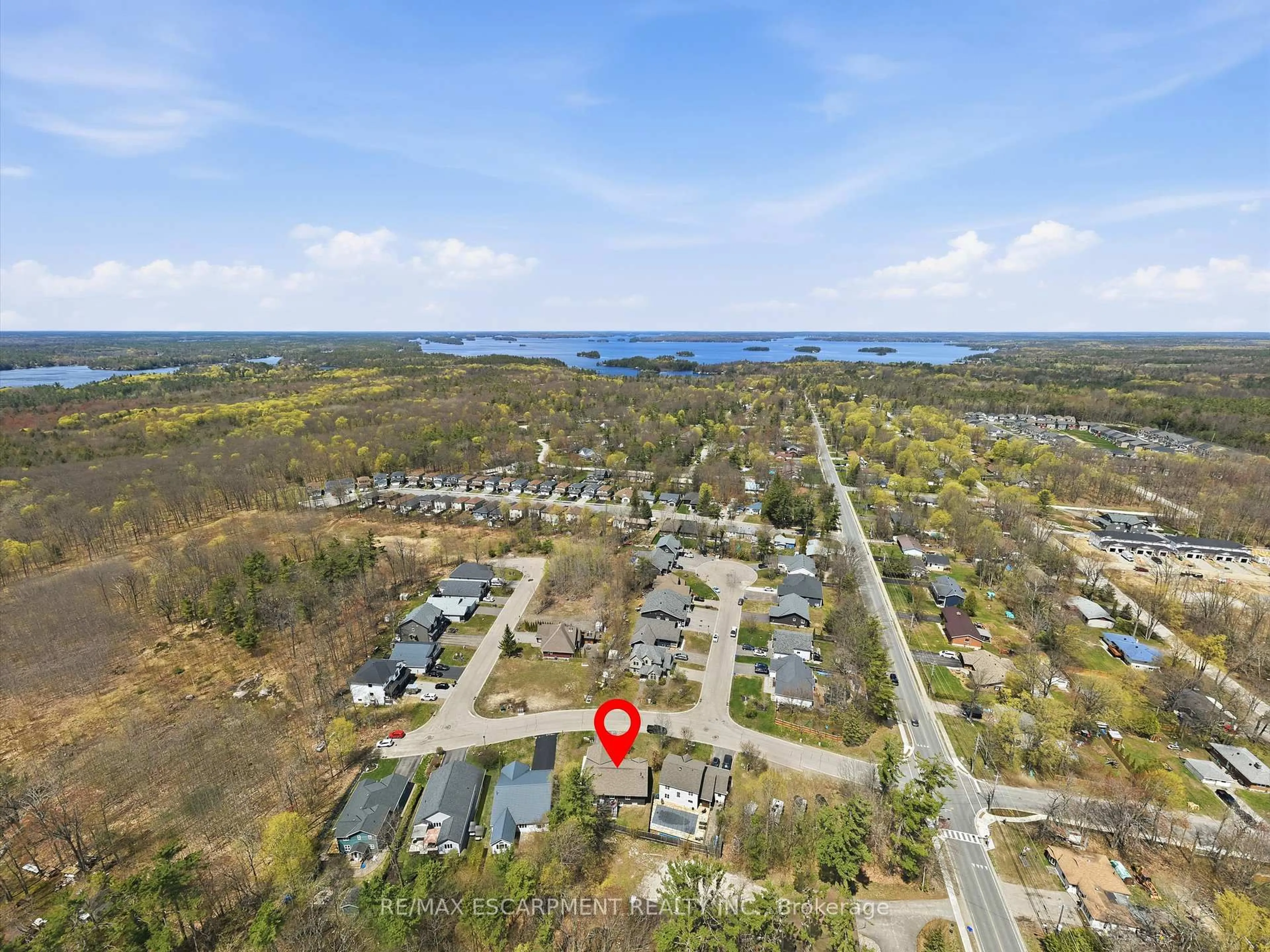 A pic from outside/outdoor area/front of a property/back of a property/a pic from drone, water/lake/river/ocean view for 10 Thain St, Gravenhurst Ontario P1P 1Z6
