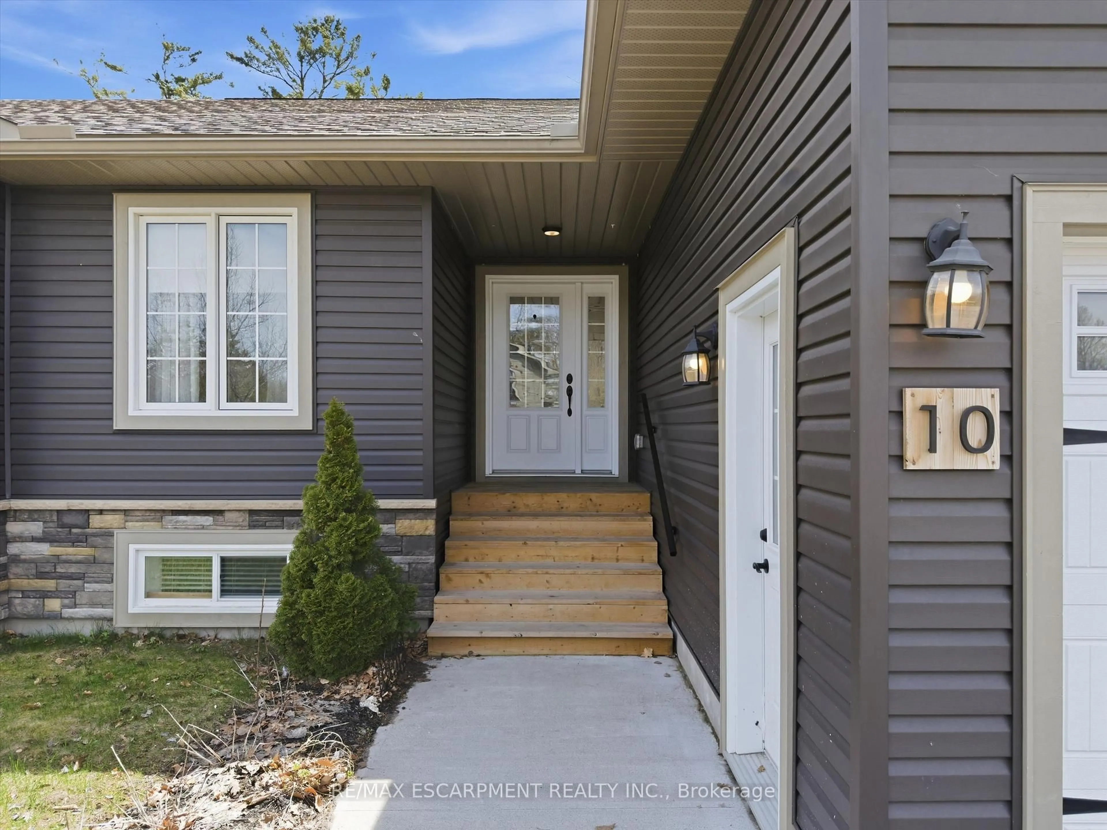 Unknown for 10 Thain St, Gravenhurst Ontario P1P 1Z6