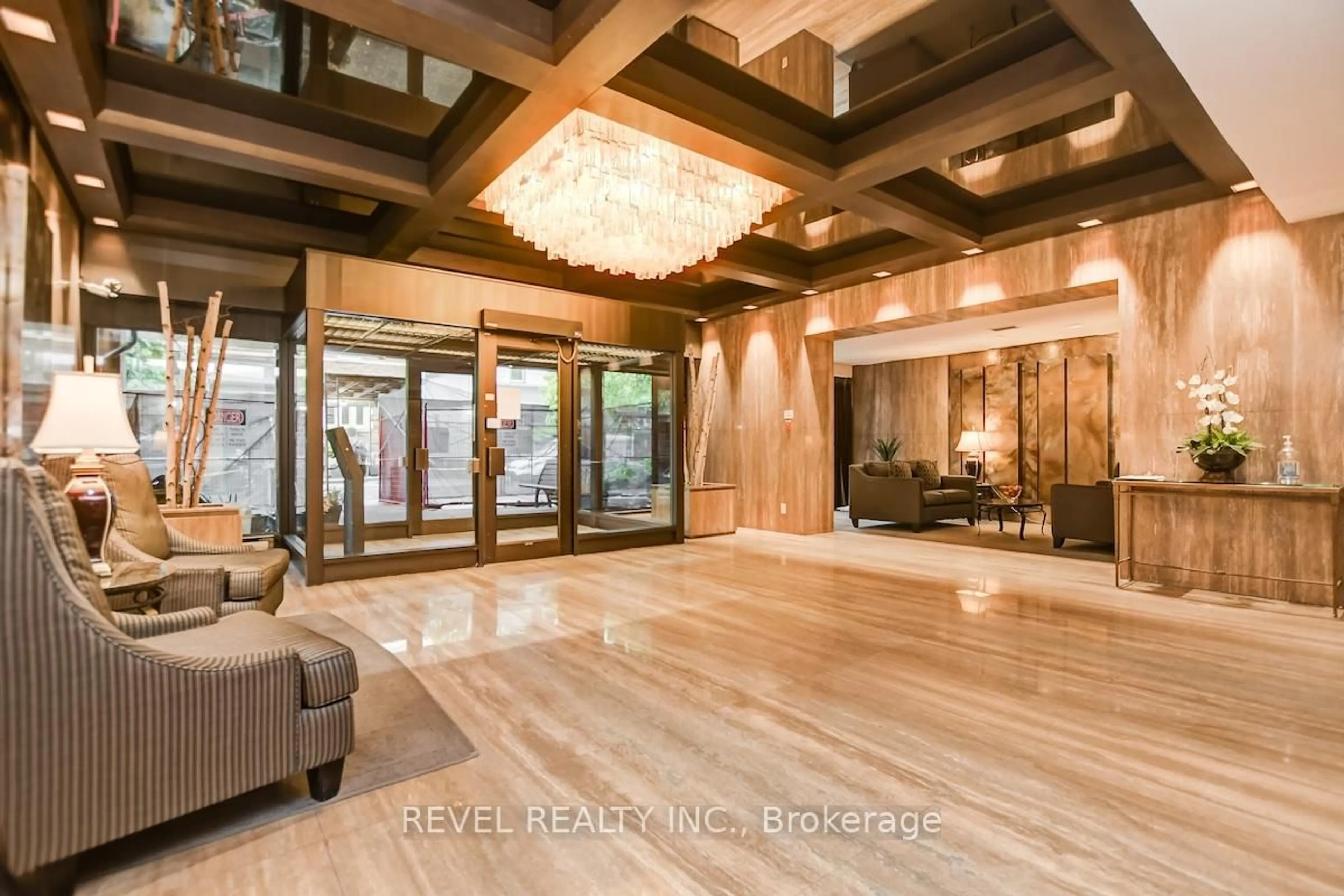 Indoor foyer for 20 THE DRIVEWAY Dr #1403, Ottawa Ontario K2P 1C8