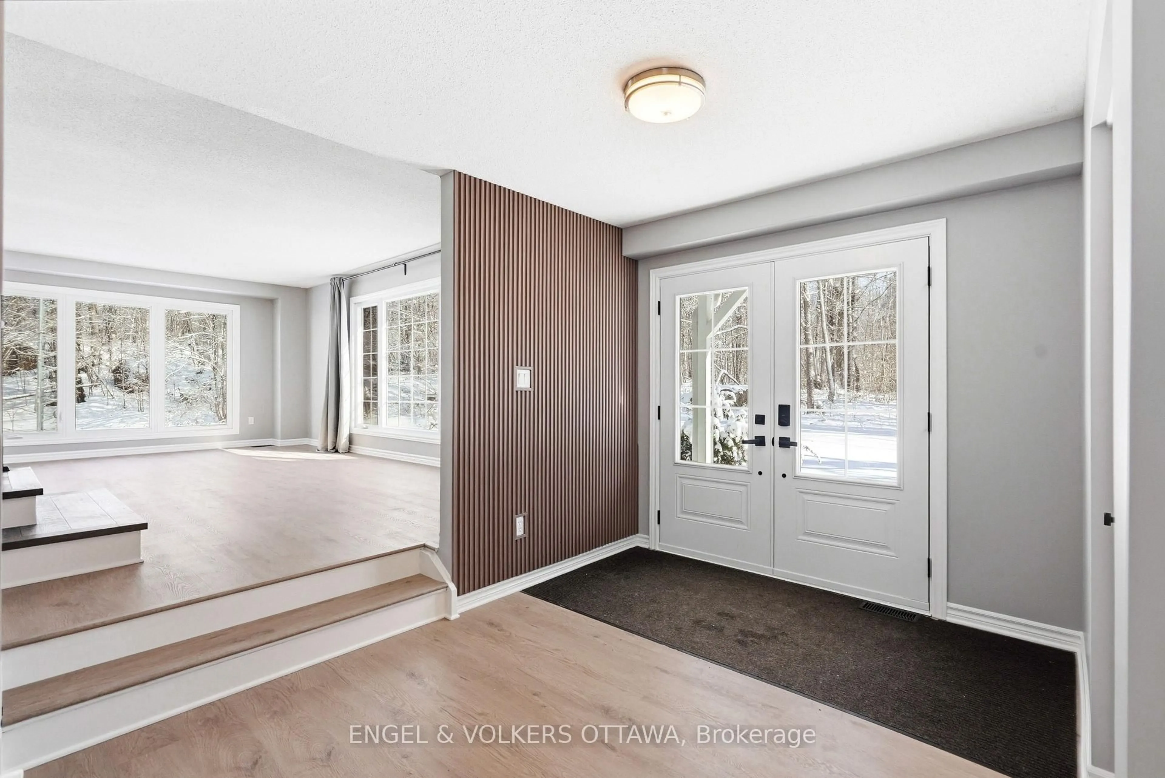 Indoor entryway for 3415 Torbolton Ridge Rd, Ottawa Ontario K0A 3M0