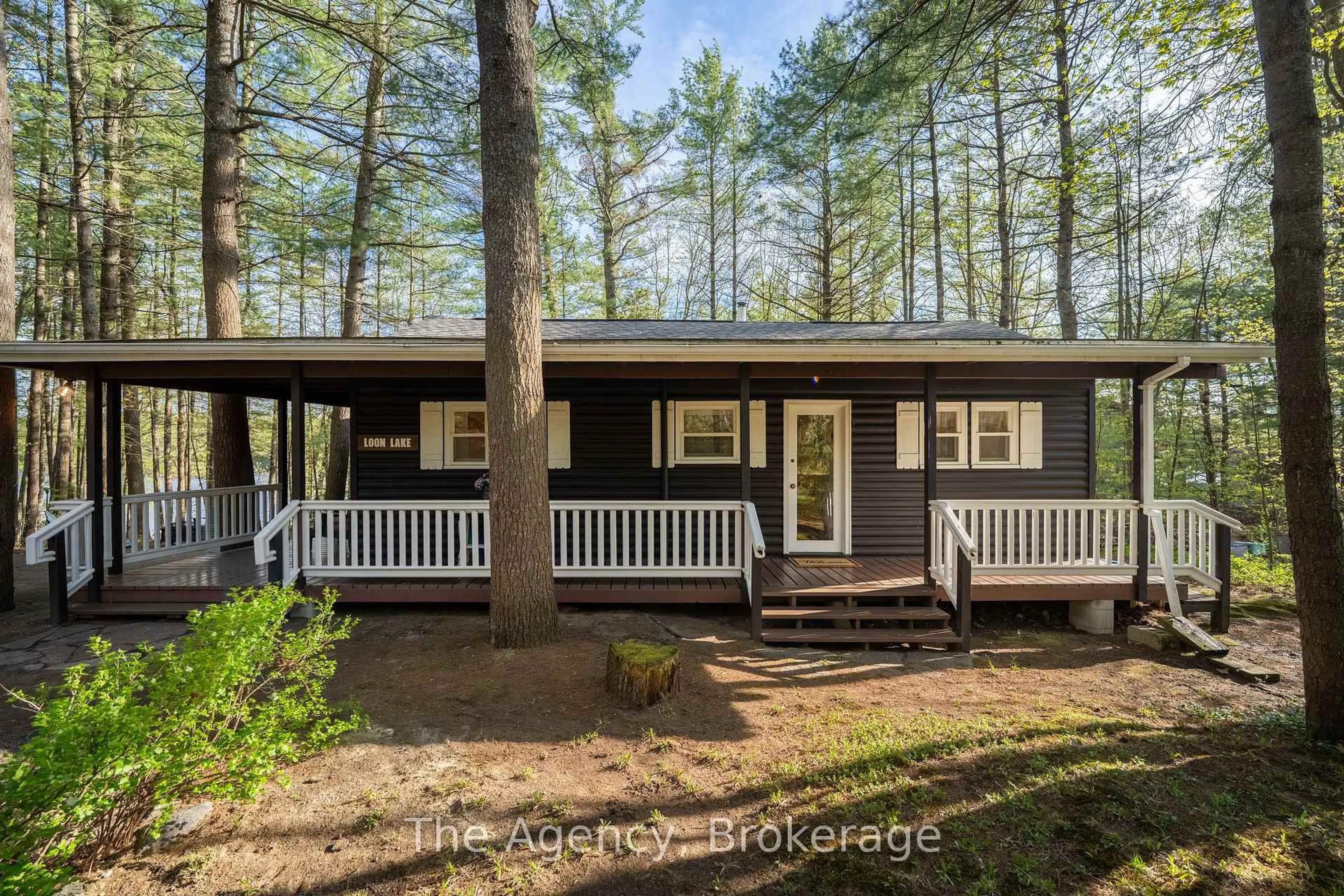 Home with vinyl exterior material, forest/trees view for 21 Redwing Dr, Gravenhurst Ontario P1P 0E5