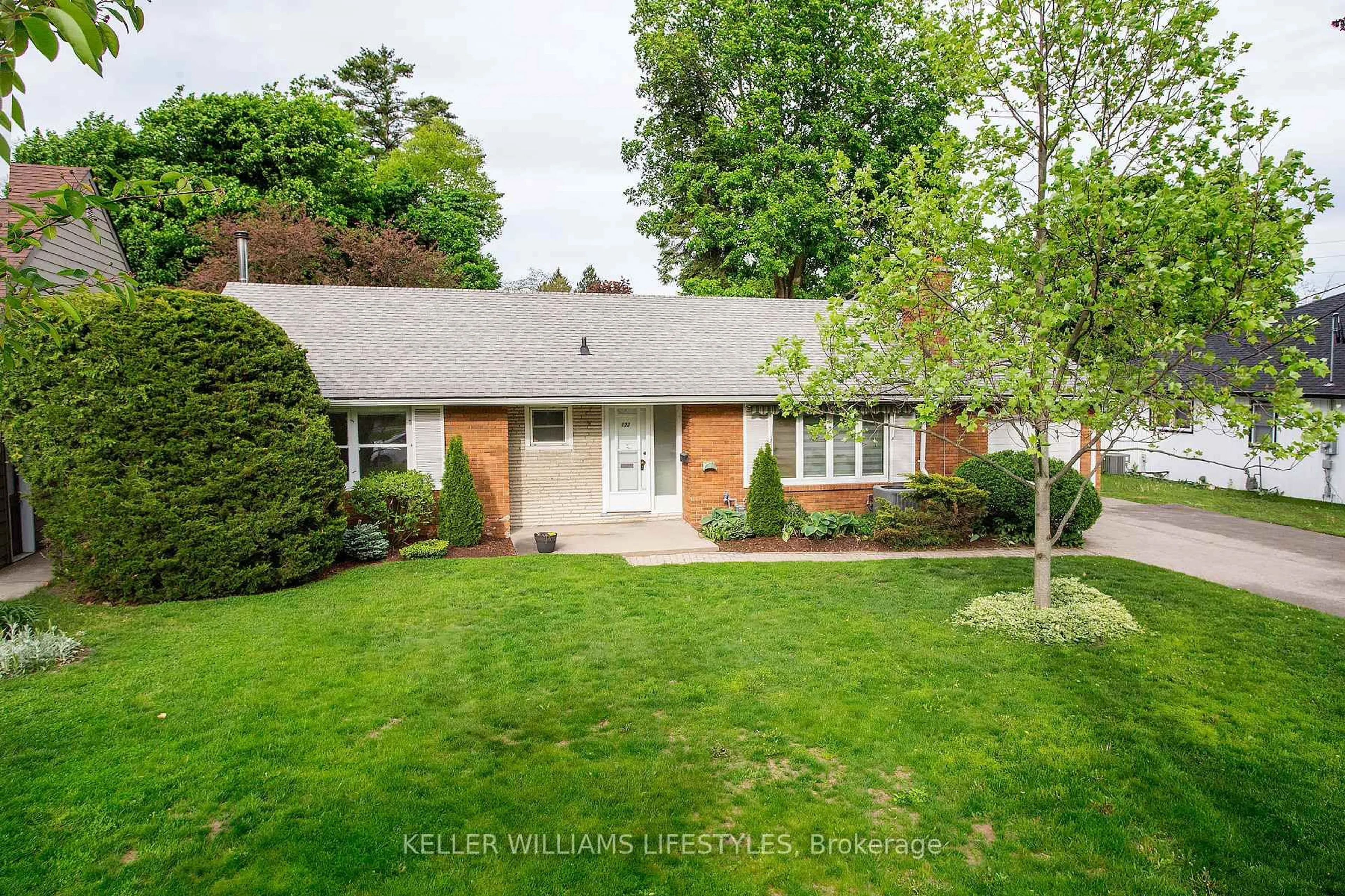 Home with brick exterior material, street for 423 East Mile Rd, London North Ontario N6H 3K4