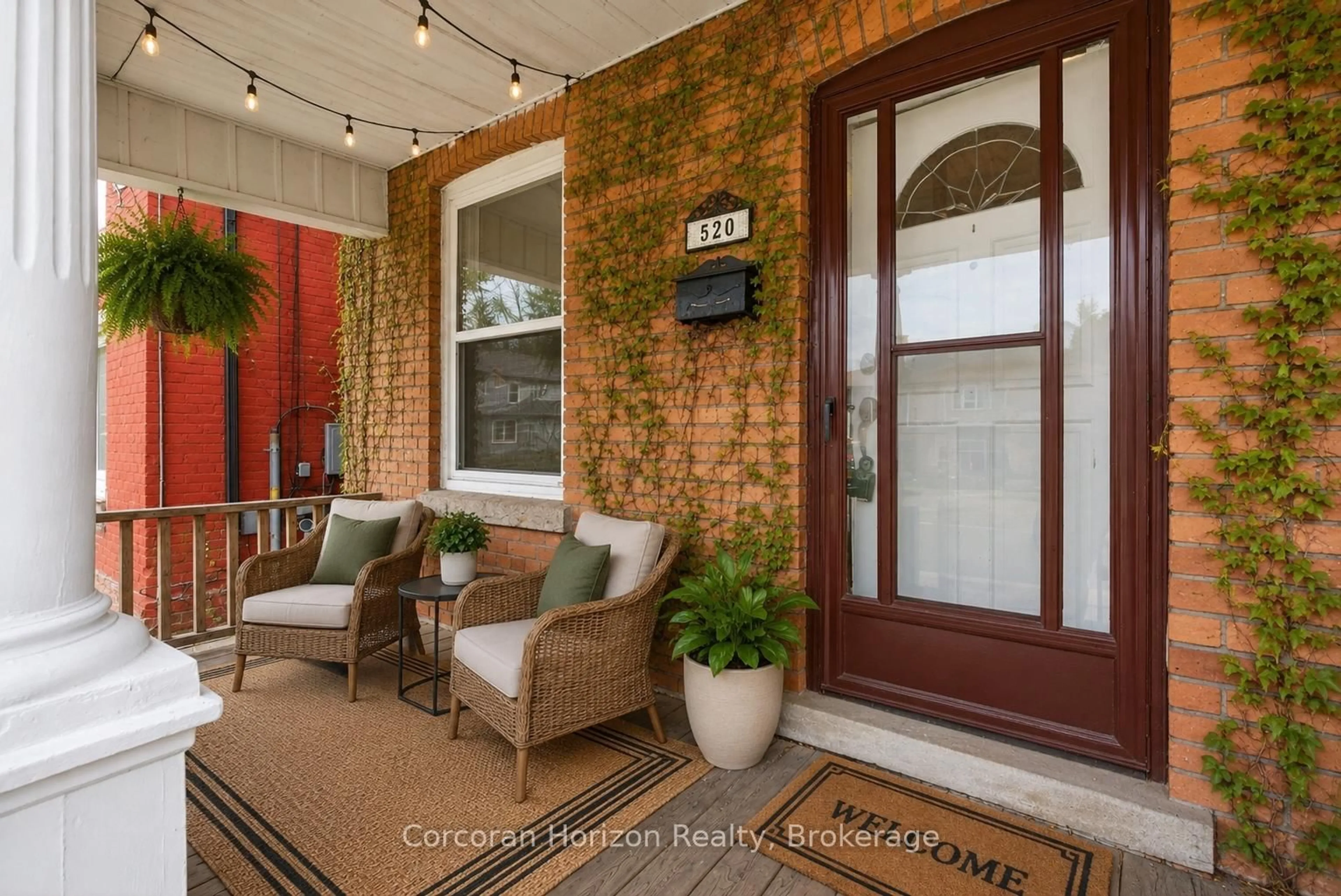 Indoor entryway for 520 John St, Hamilton Ontario L8L 4R8