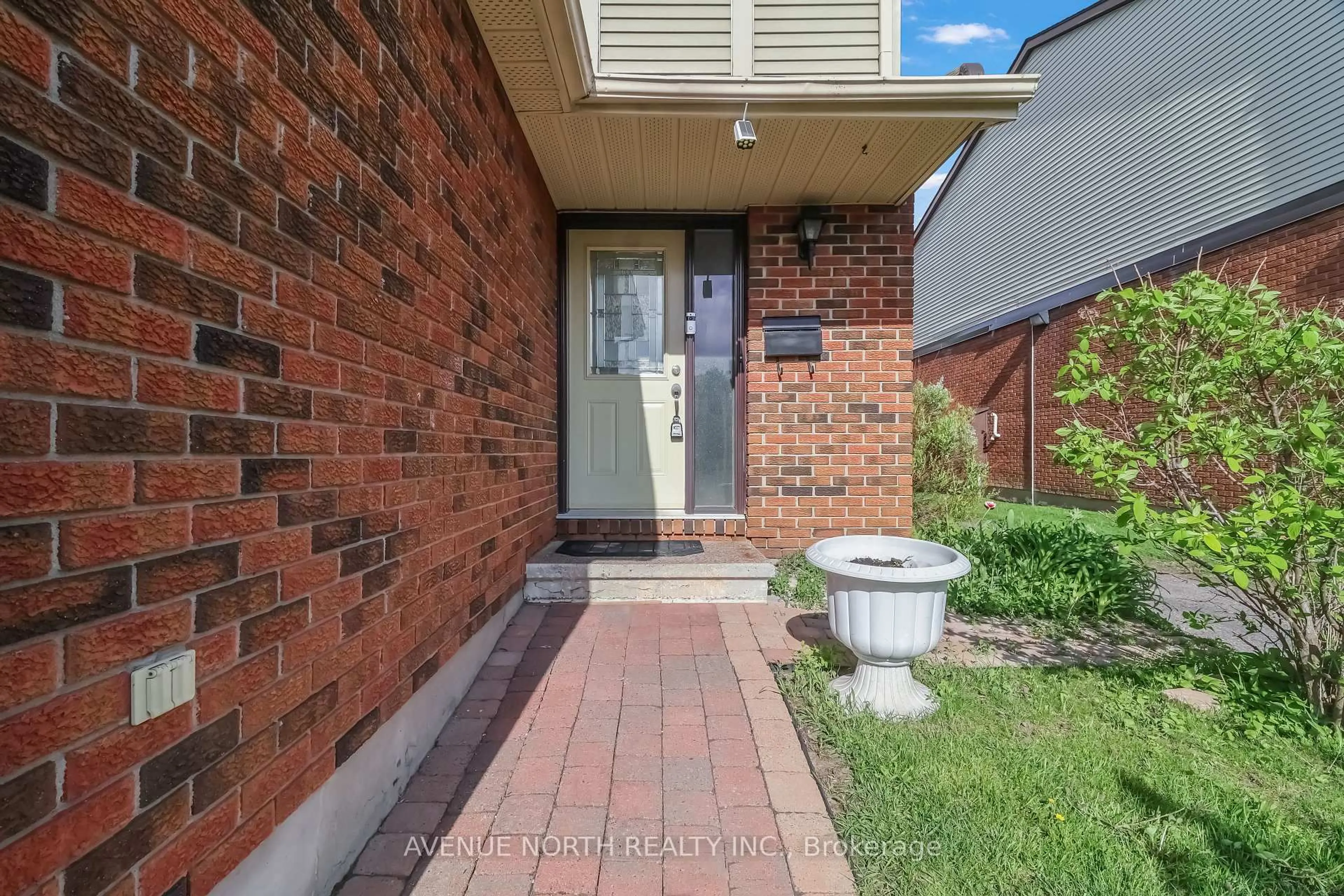 Unknown for 494 SANDHAMN Private, Ottawa Ontario K1T 2Z6