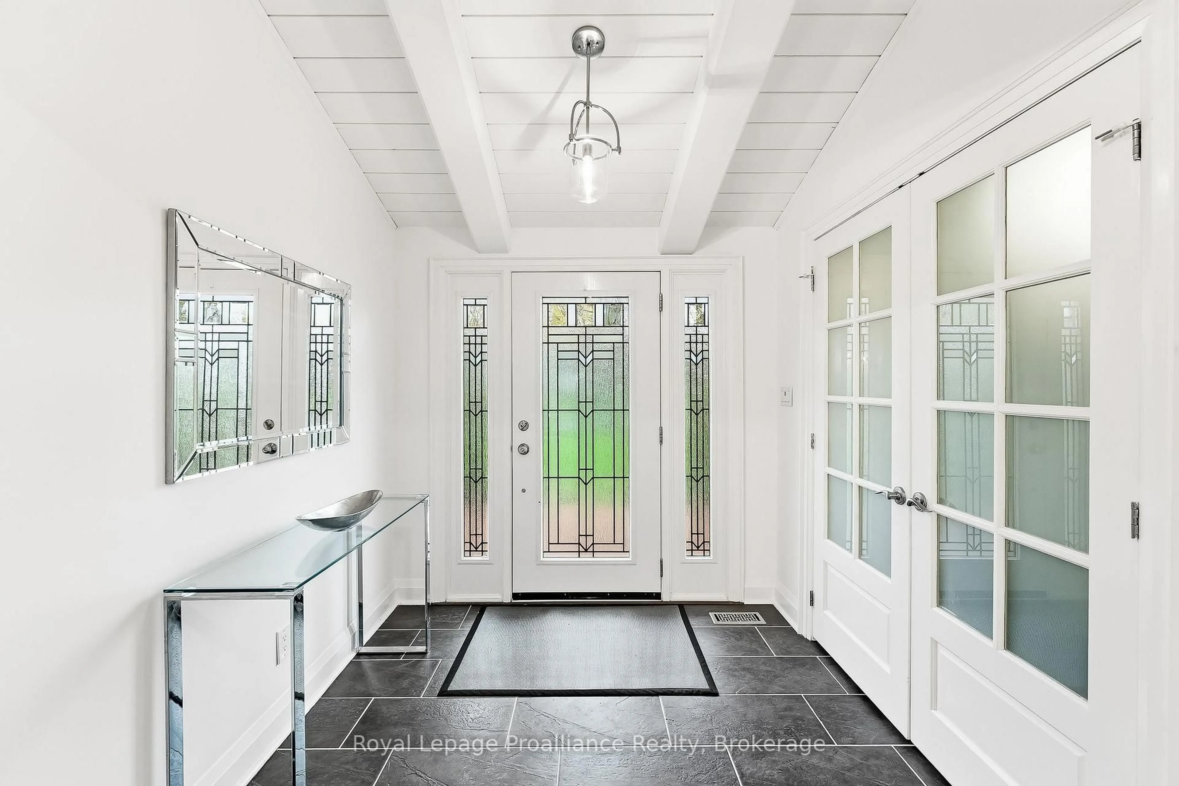 Indoor entryway for 35 Hamilton Ave, Cobourg Ontario K9A 1V7