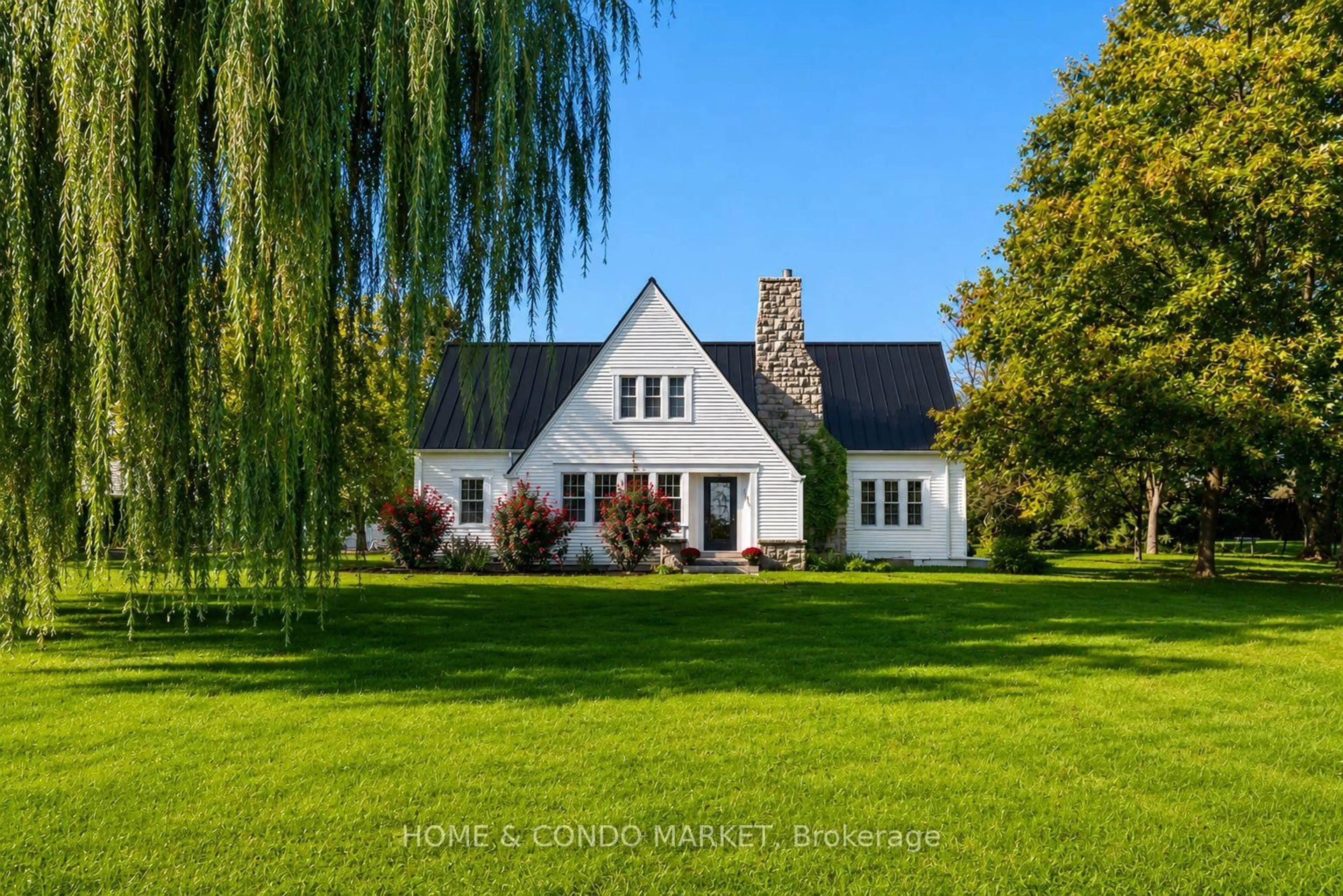 Home with vinyl exterior material, street for 15450 NIAGARA RIVER Pkwy, Niagara-on-the-Lake Ontario L0S 1J0