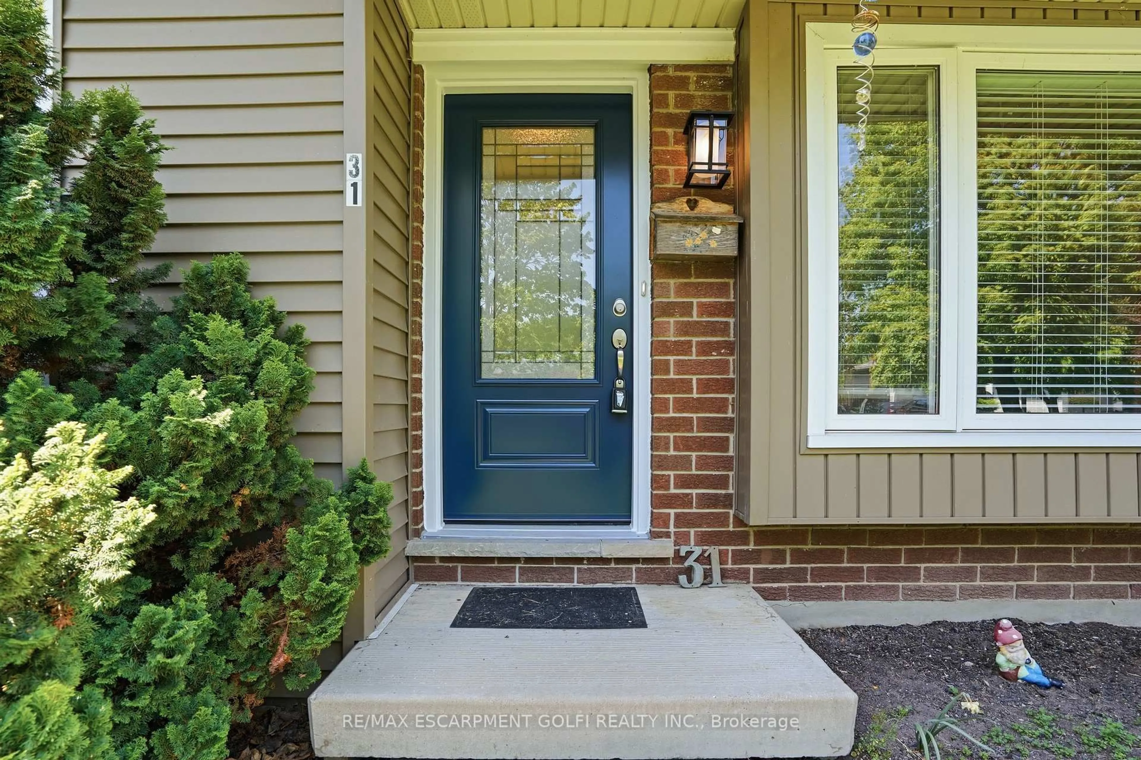 Indoor entryway for 31 Willcher Dr, St. Catharines Ontario L2M 7C6