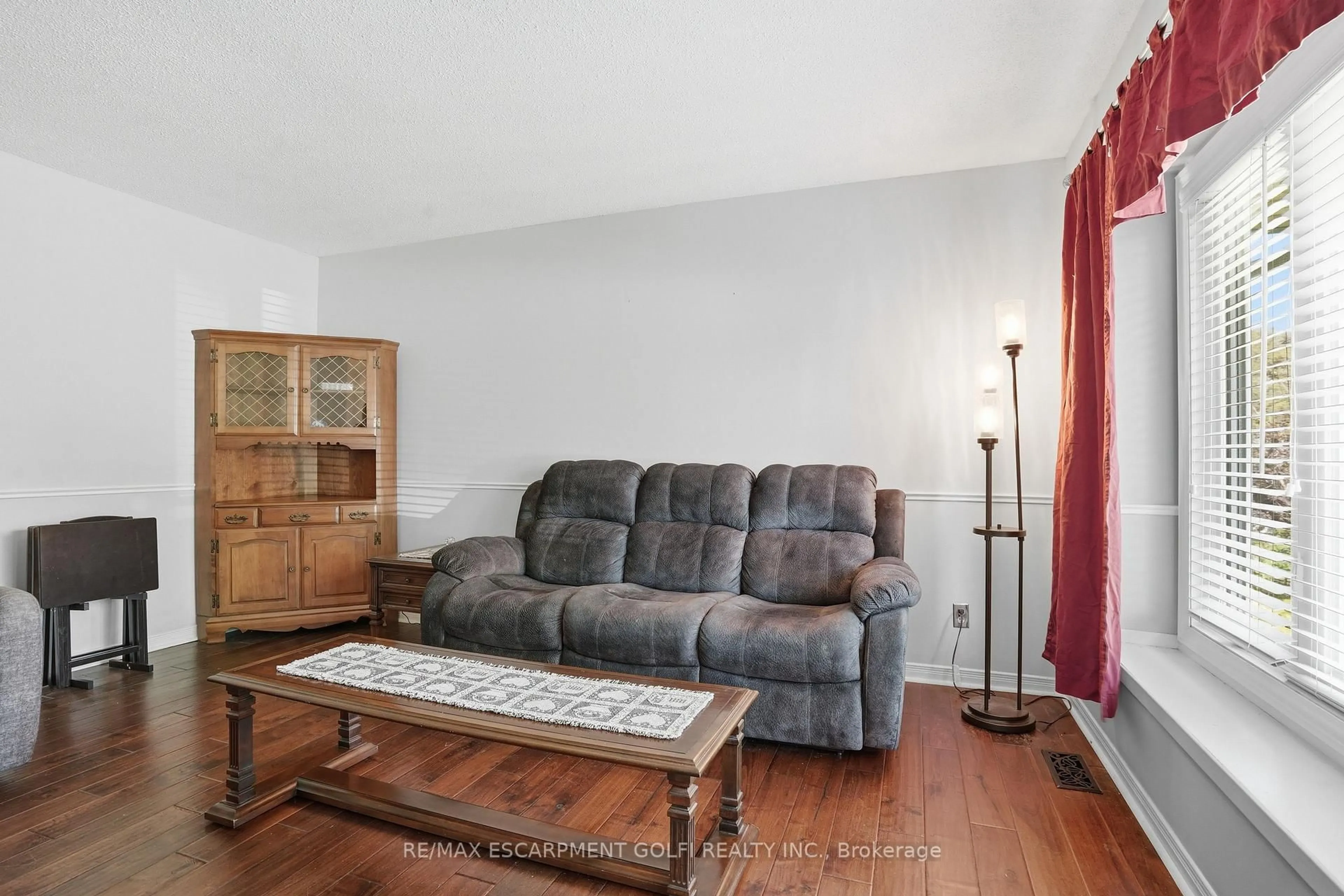 Living room with furniture, unknown for 31 Willcher Dr, St. Catharines Ontario L2M 7C6