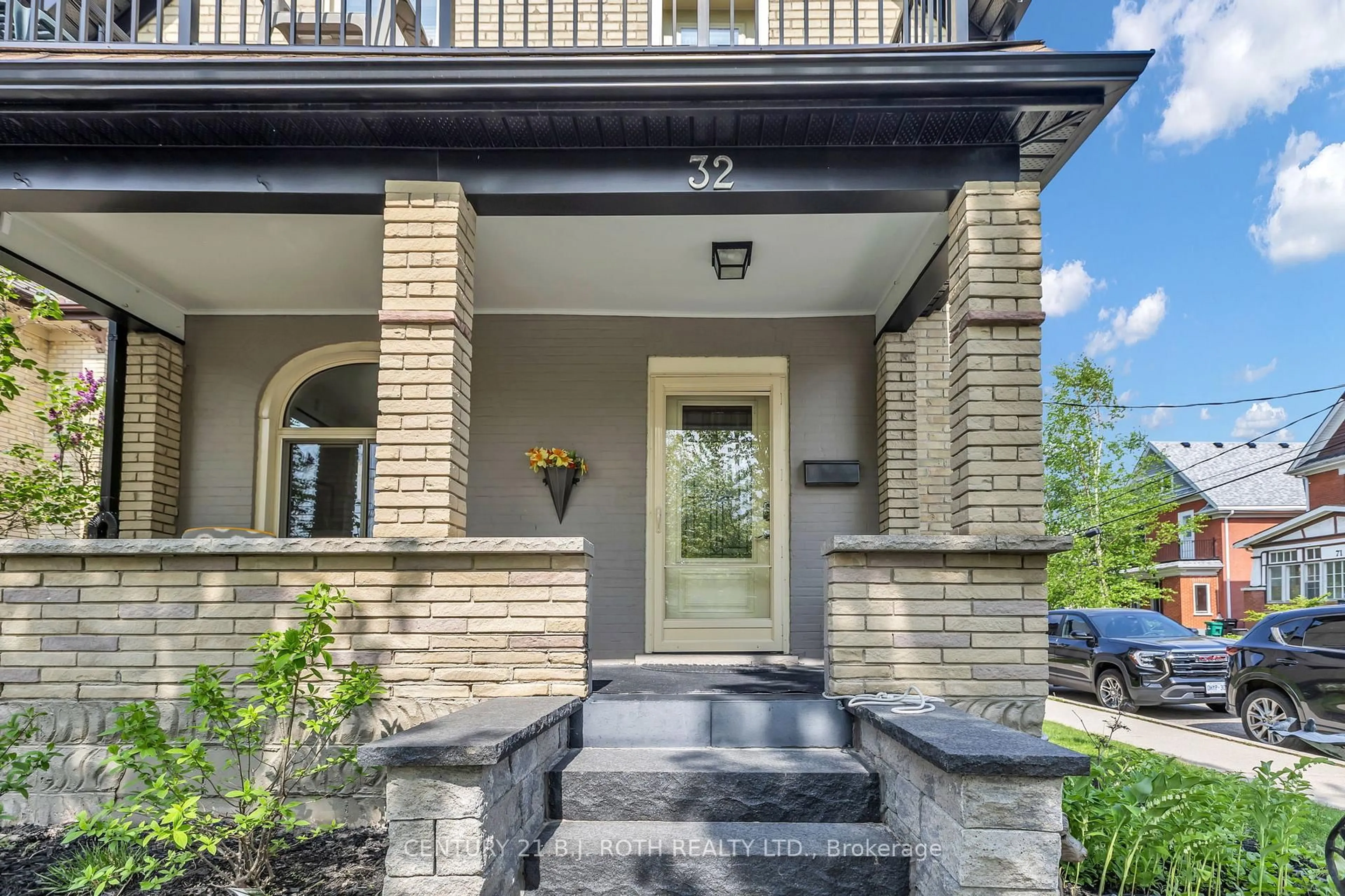Unknown for 32 Samuel St, Kitchener Ontario N2H 1P1
