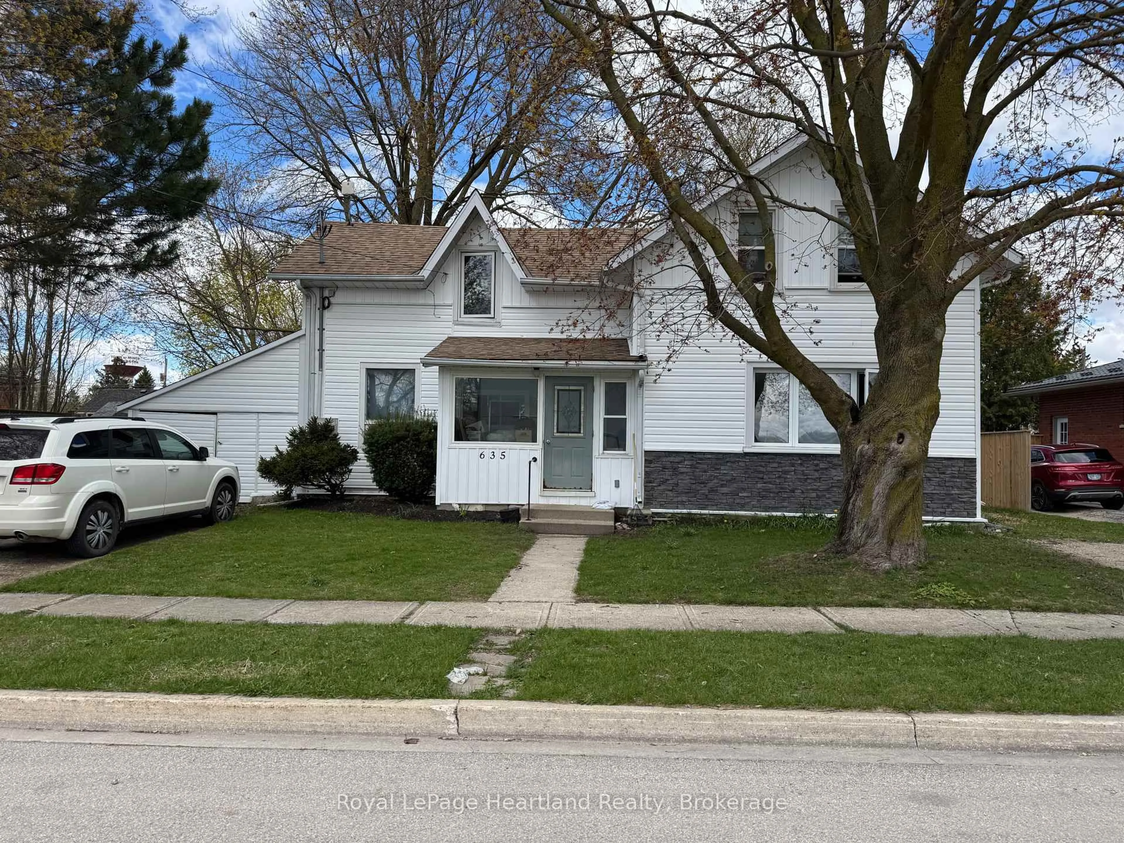 A pic from outside/outdoor area/front of a property/back of a property/a pic from drone, street for 635 Yonge St, Minto Ontario N0G 2P0