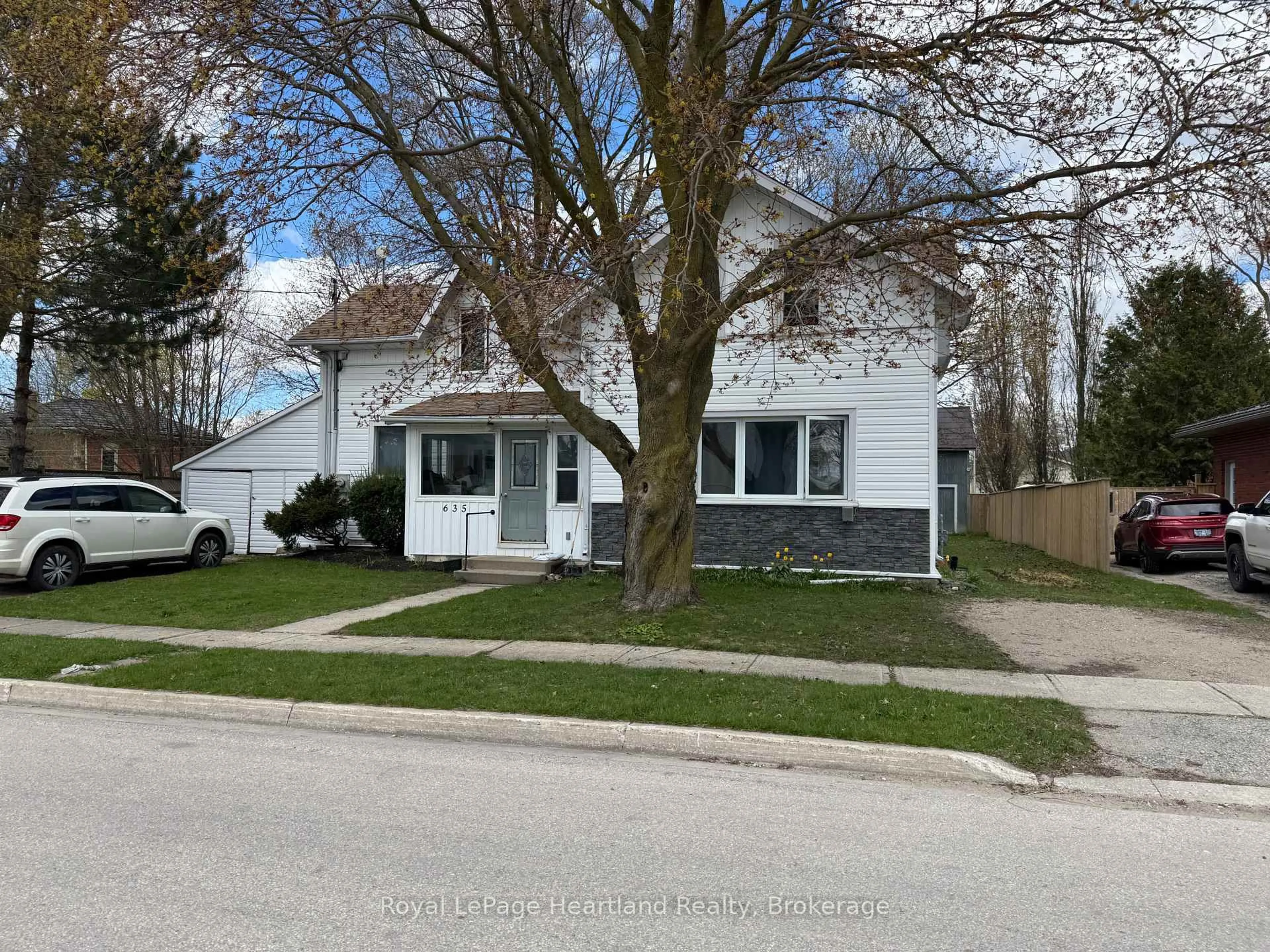 A pic from outside/outdoor area/front of a property/back of a property/a pic from drone, street for 635 Yonge St, Minto Ontario N0G 2P0