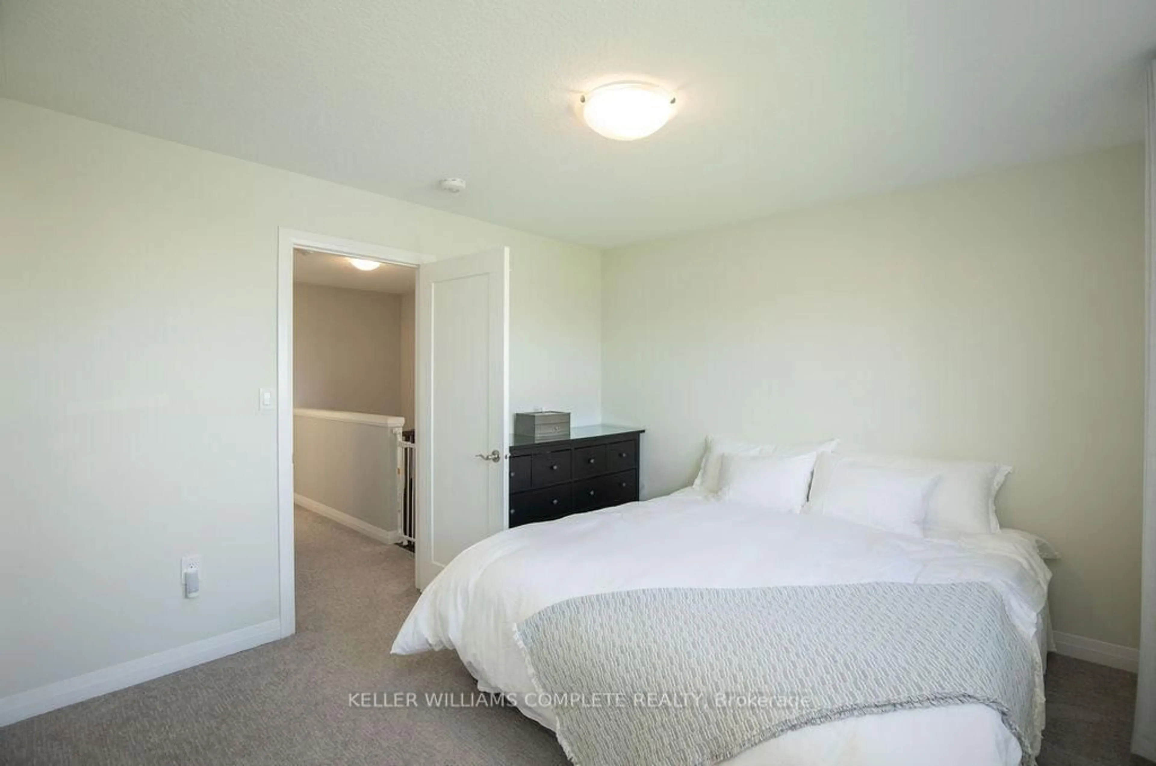 A pic of a room for 28 CANARY GRASS Blvd, Hamilton Ontario L0R 1P0