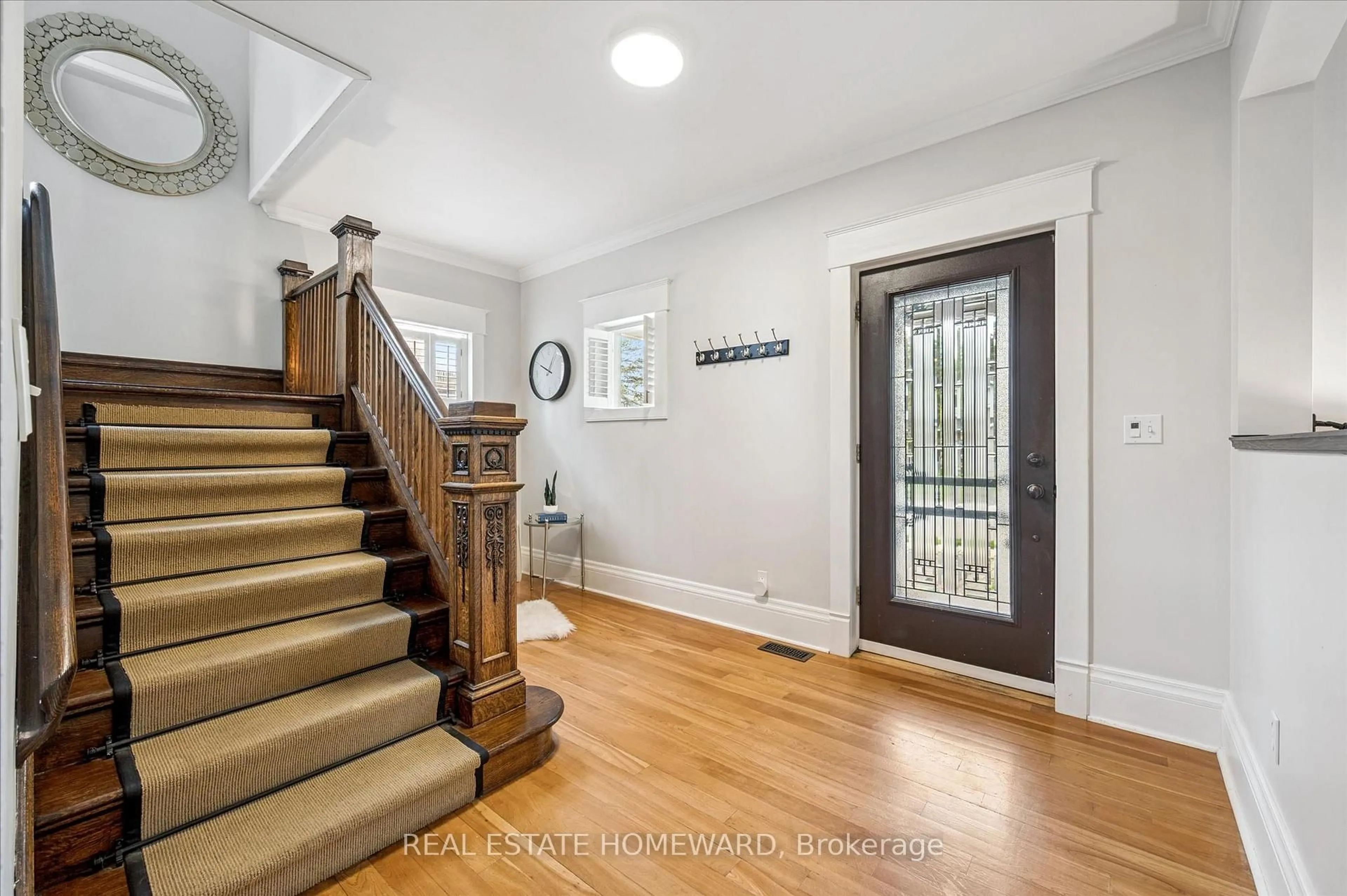 Indoor entryway for 265 Dolph St, Cambridge Ontario N3H 2A6