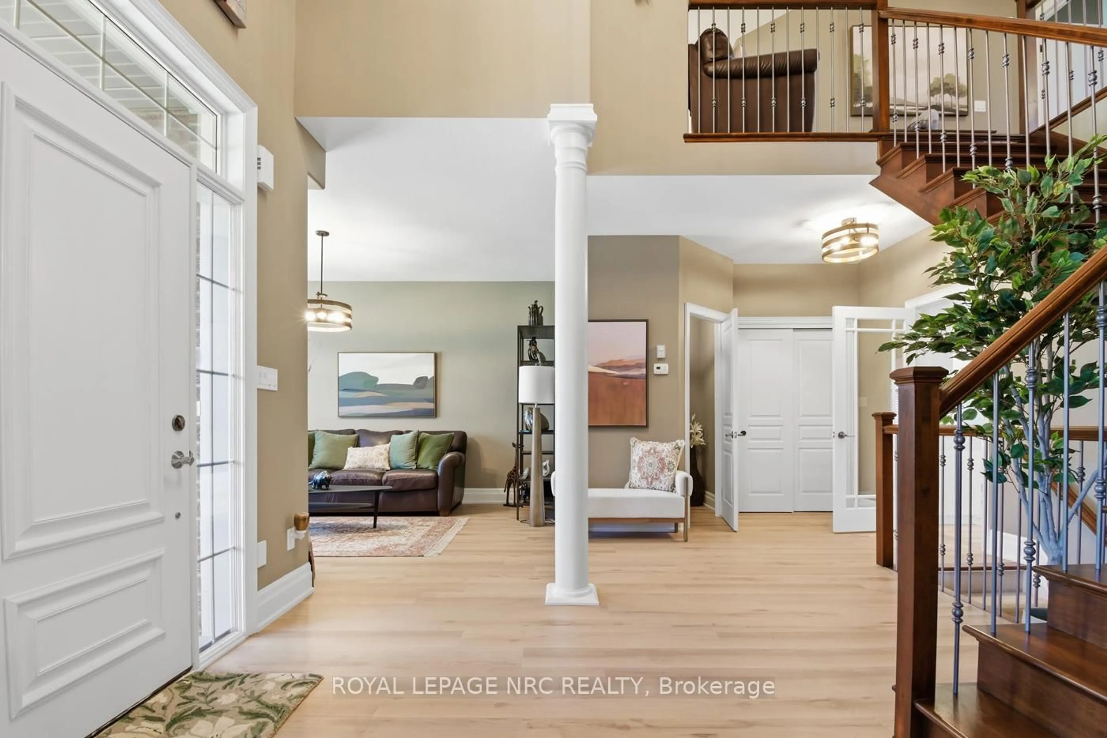Indoor entryway for 35 Buckley Terr, Pelham Ontario L3E 0S4