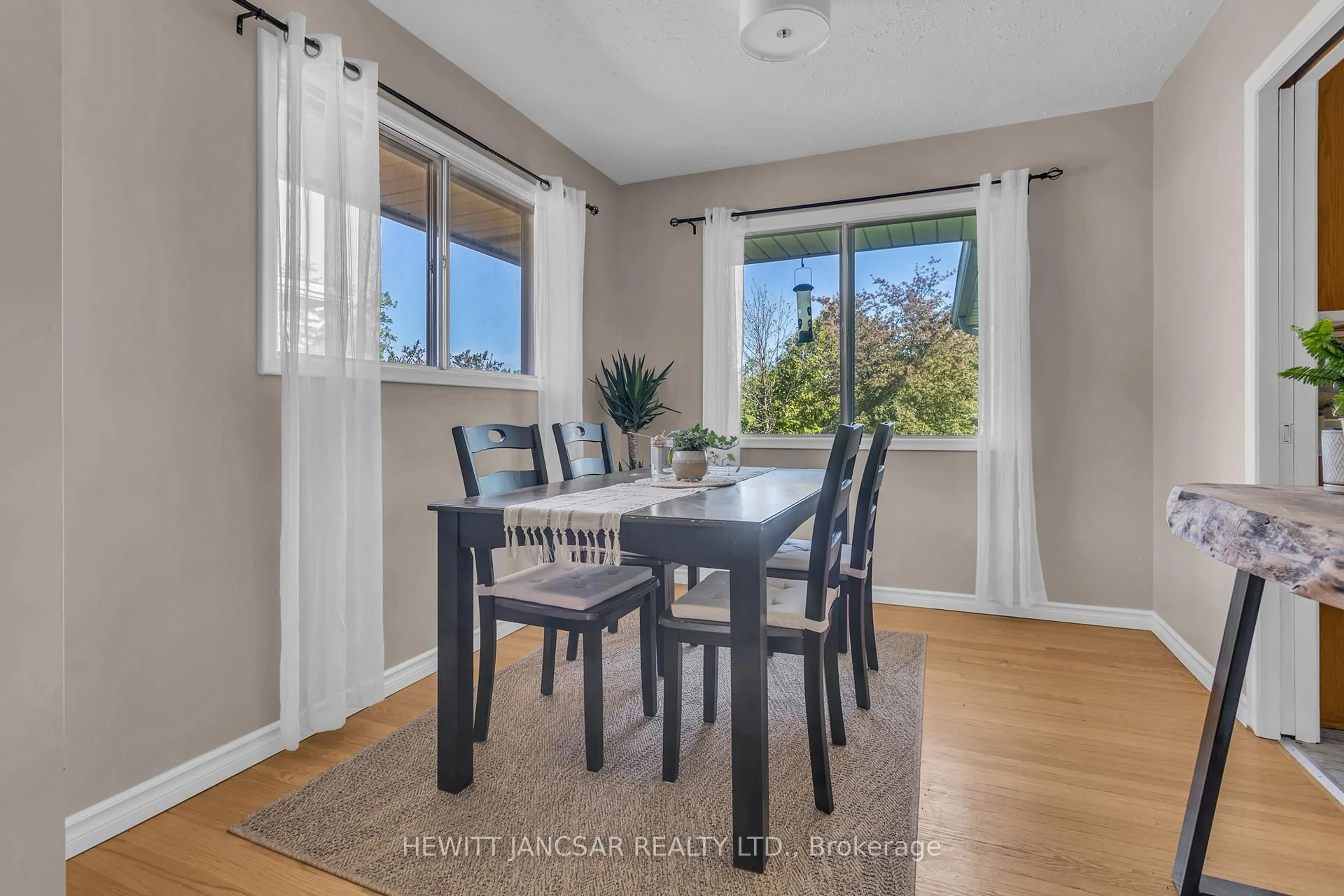 Dining room, wood/laminate floor for 240 Elliott St, Cambridge Ontario N1R 2K9