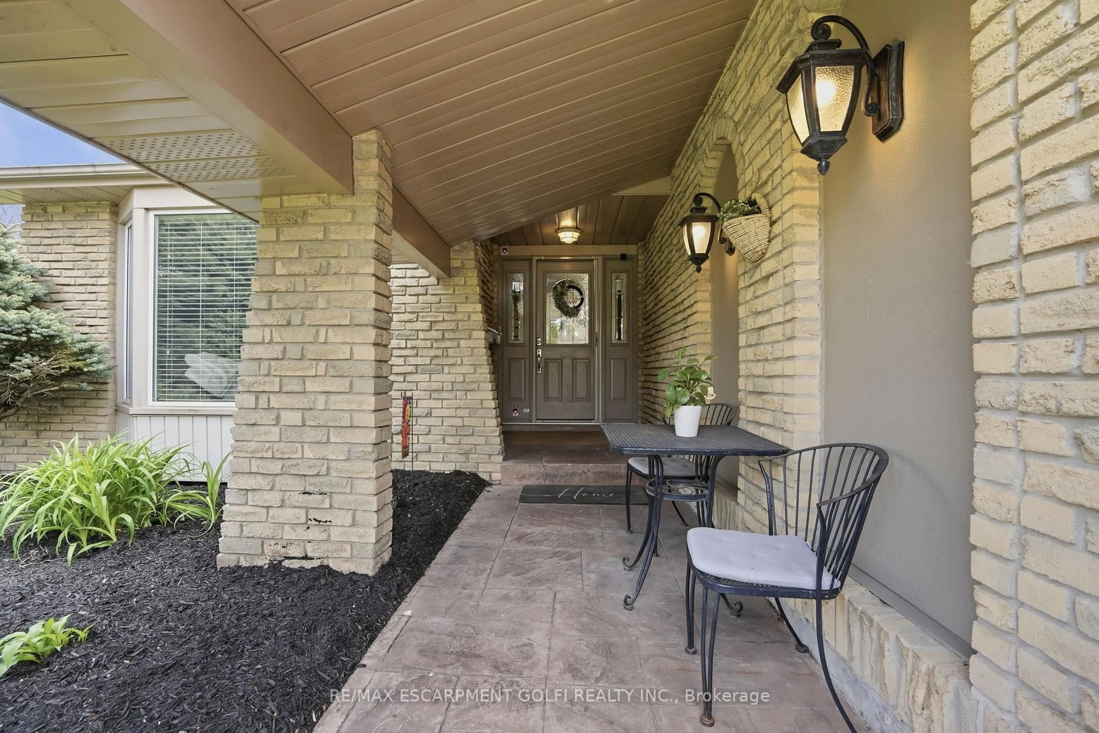 Unknown for 1 OAKMEADOW Pl, St. Catharines Ontario L2N 5X6