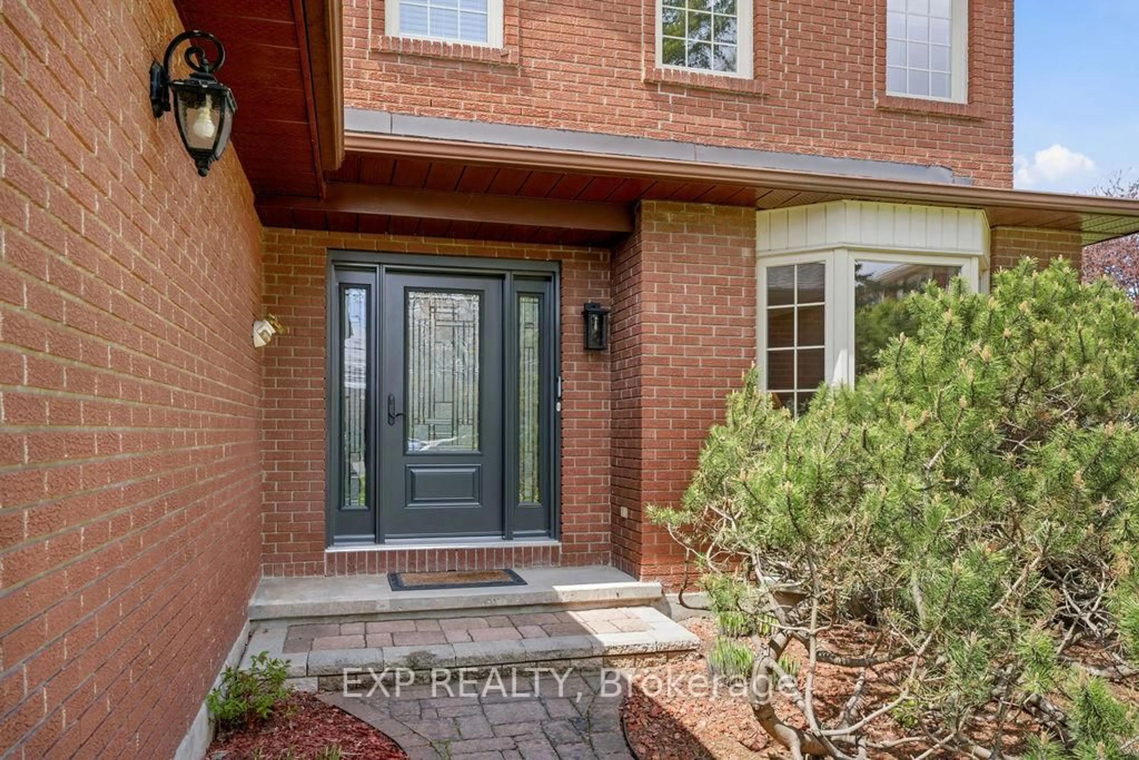 Home with brick exterior material, street for 1536 Michaelsem St, Ottawa Ontario K1C 4T5