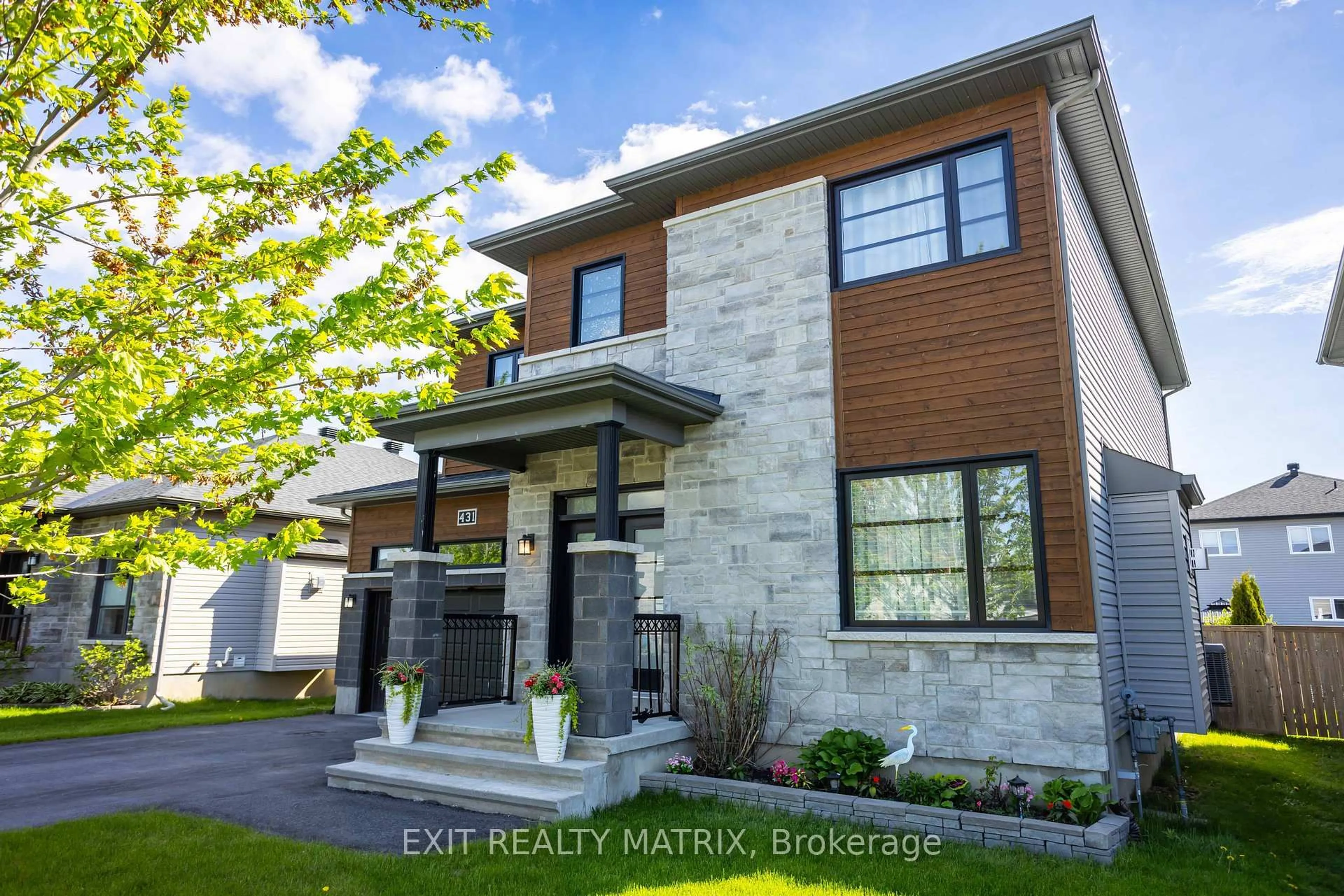 Home with brick exterior material, building for 431 Provence Ave, Russell Ontario K0A 1W0