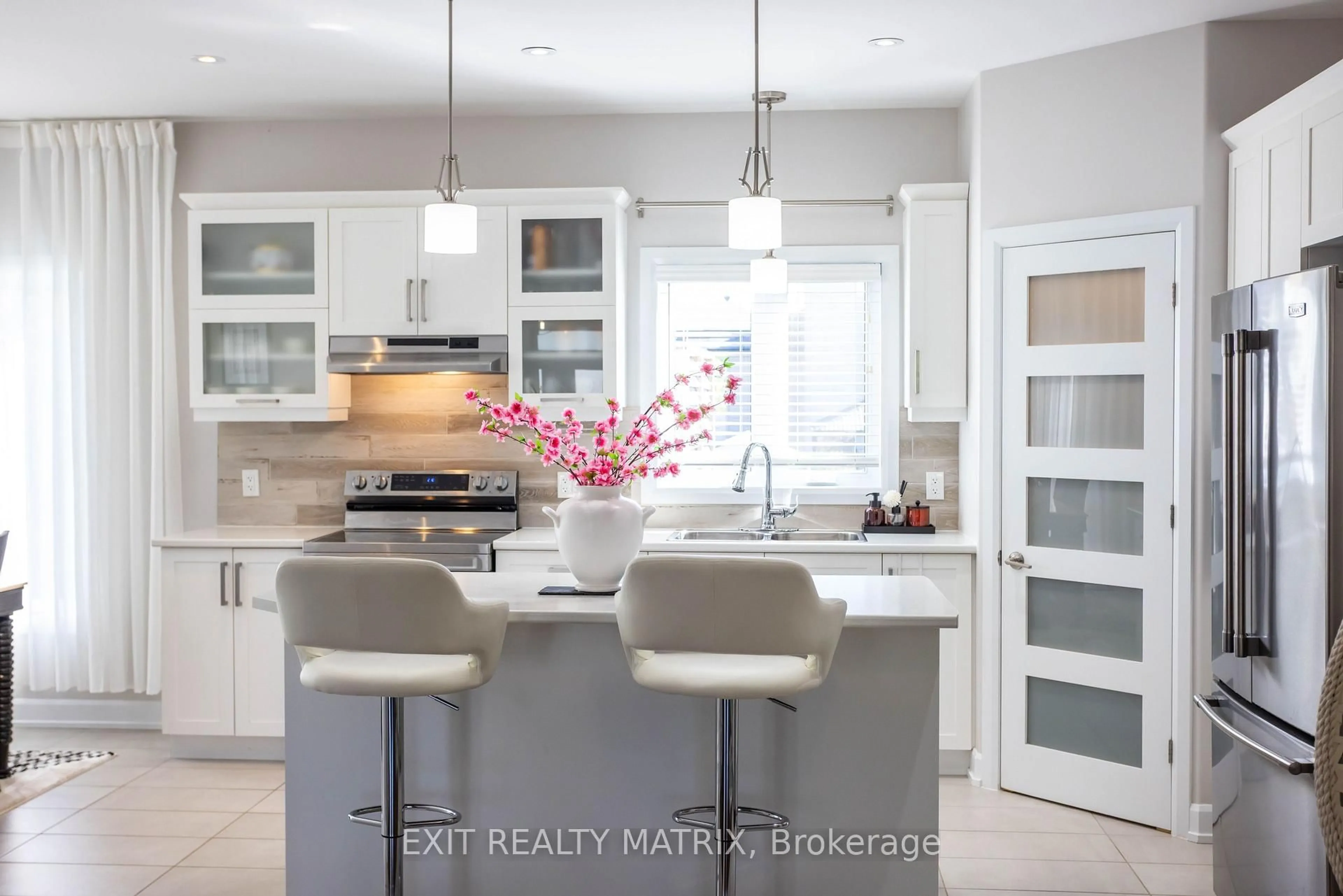 Contemporary kitchen, ceramic/tile floor for 431 Provence Ave, Russell Ontario K0A 1W0